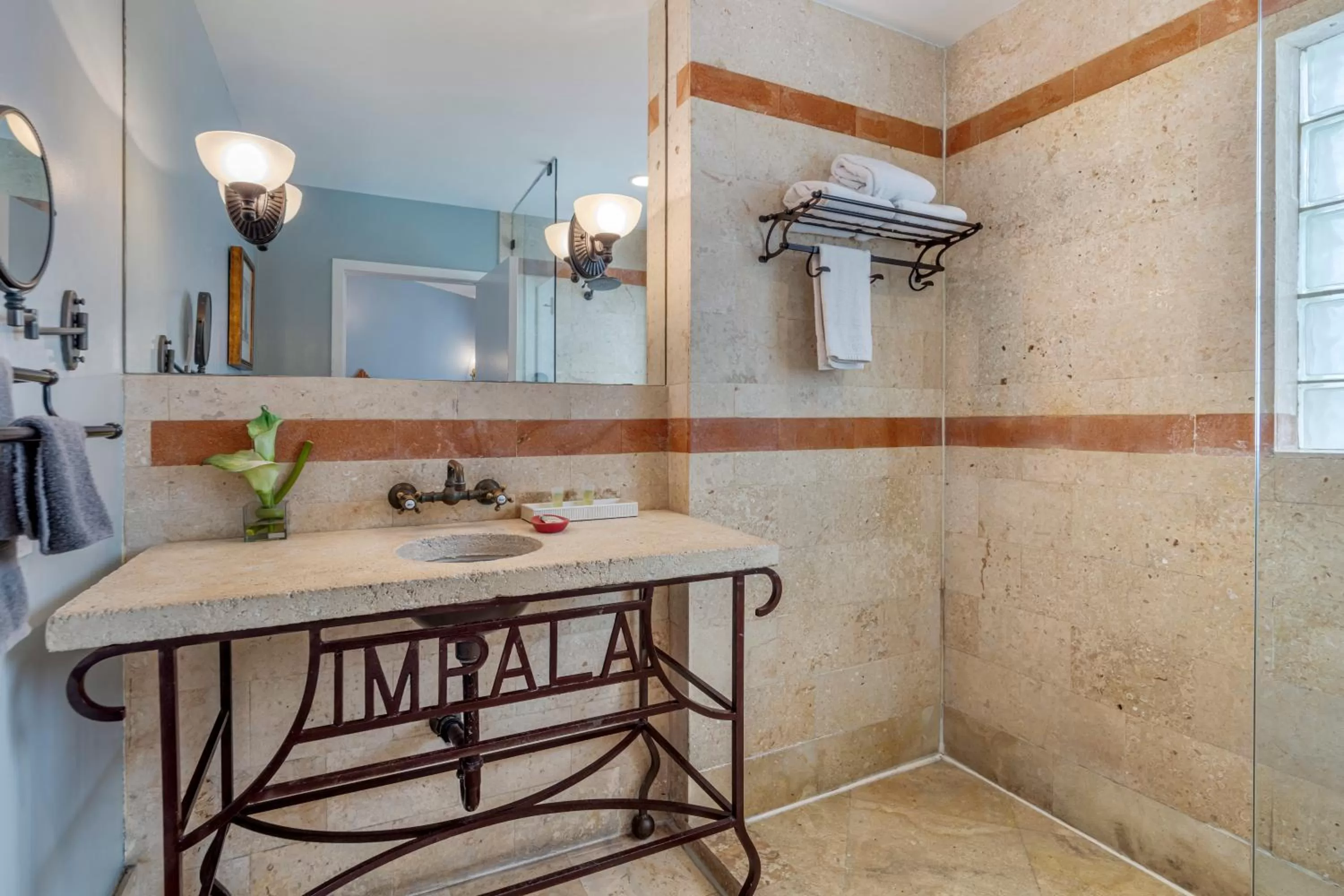 Bathroom in Hotel Impala by LuxUrban