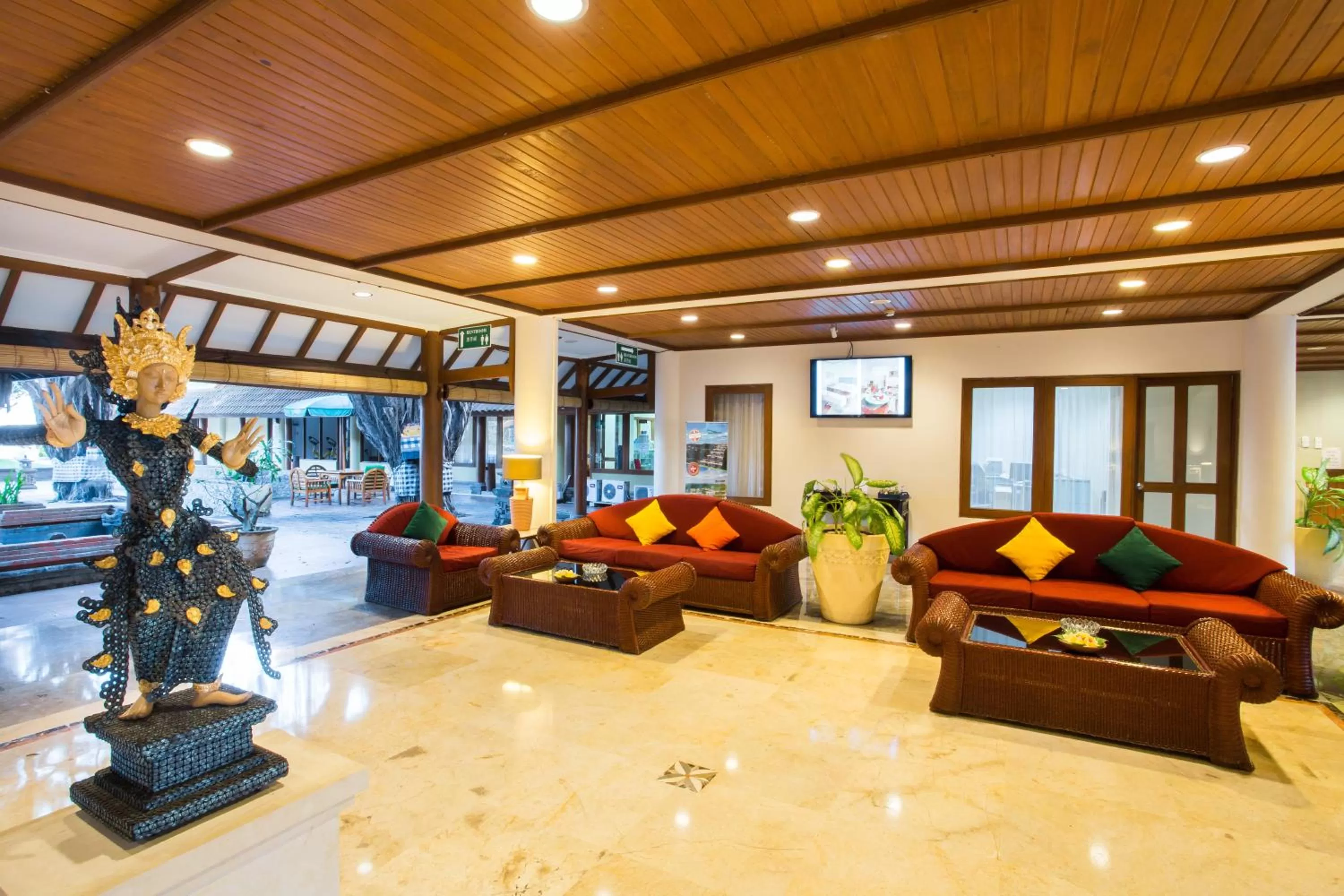 Lobby or reception in Plagoo Holiday Hotel