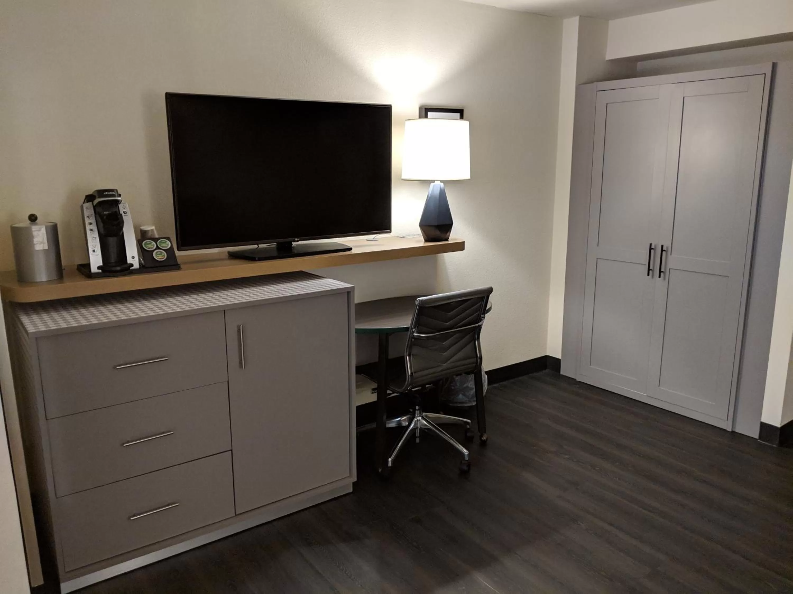 Photo of the whole room in Holiday Inn Champaign by IHG