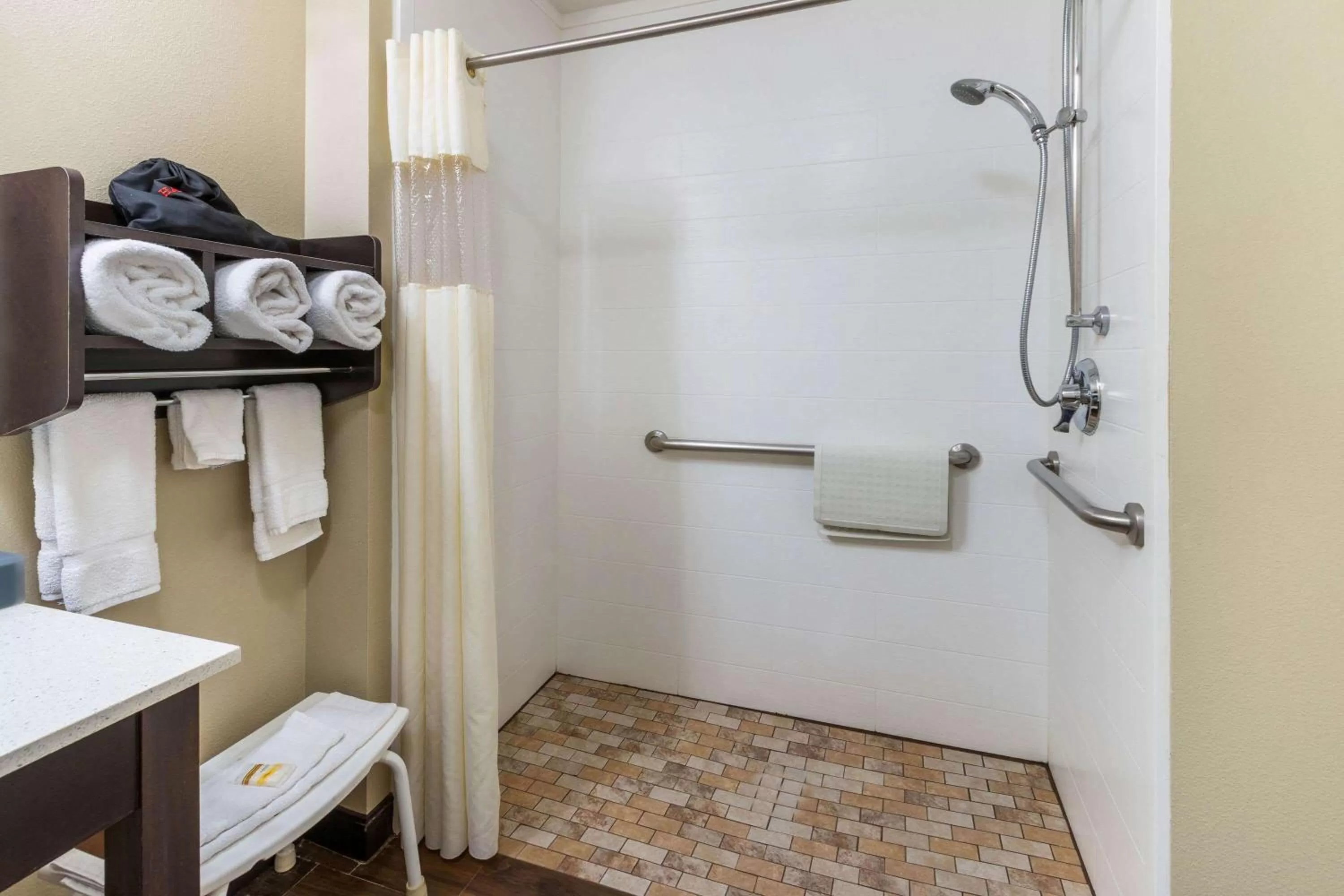Shower in La Quinta by Wyndham Artesia