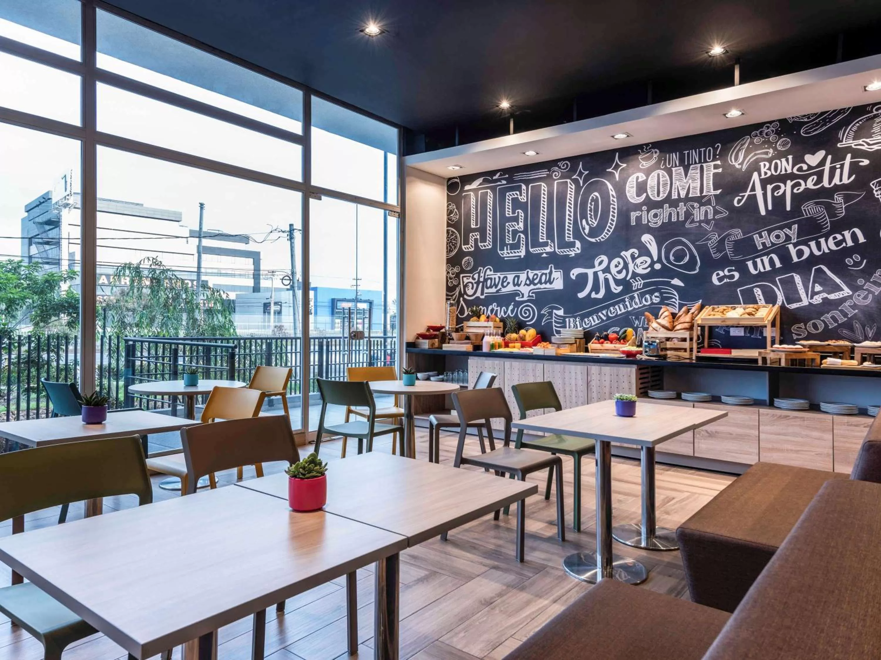 Restaurant/places to eat in ibis Chia