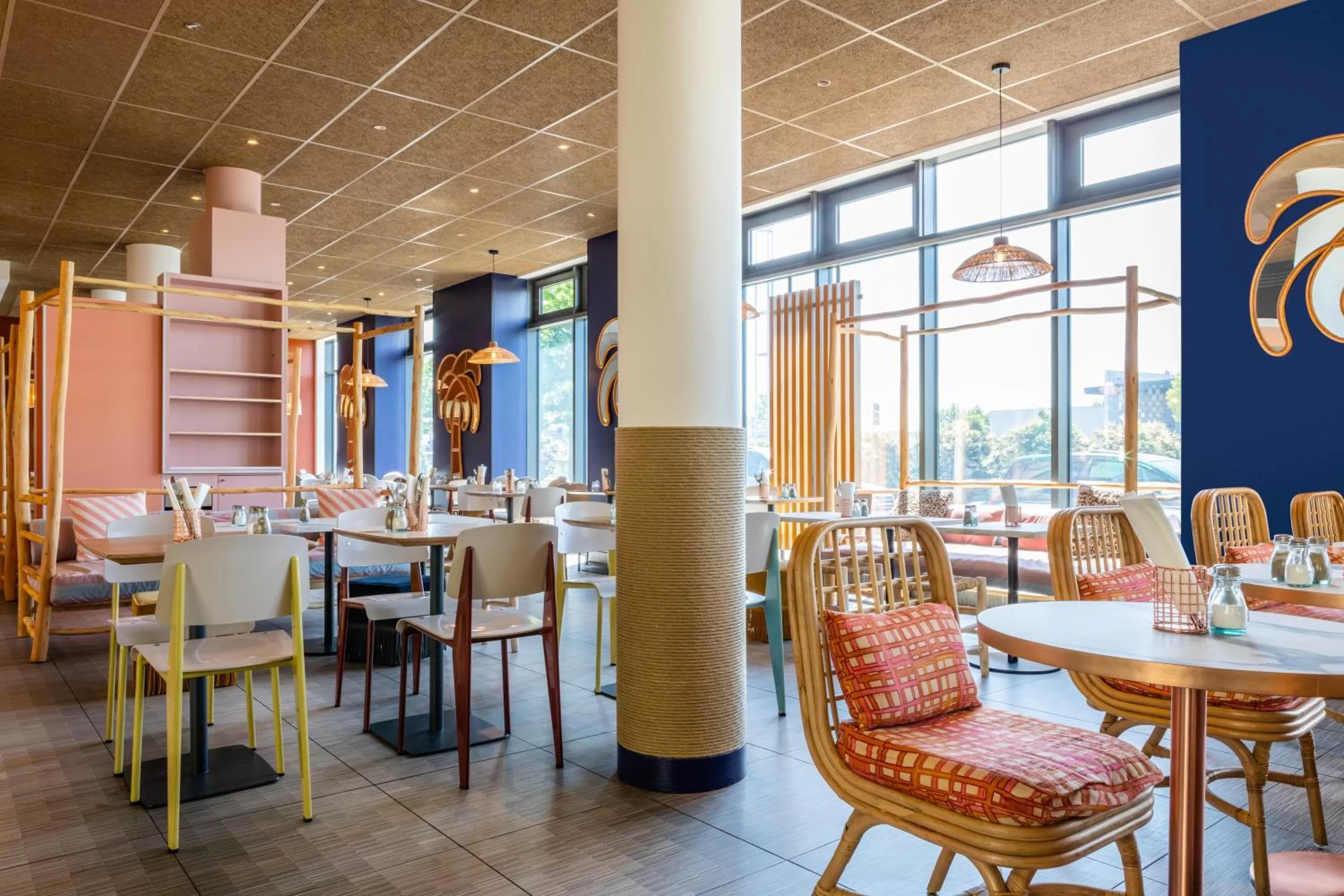 Restaurant/places to eat in ibis Paris Coeur d'Orly Airport