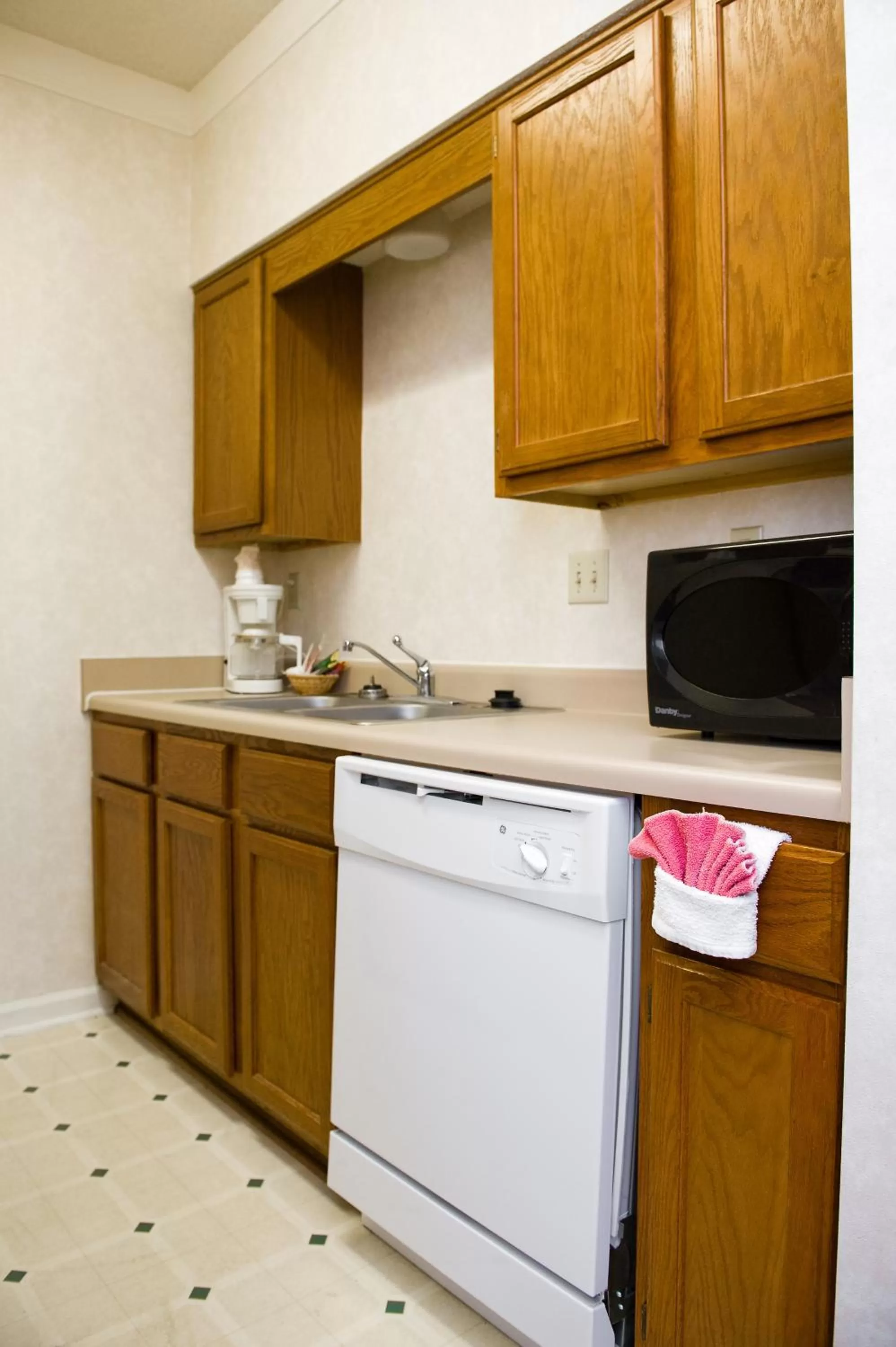 Kitchen or kitchenette in Plantation Oaks