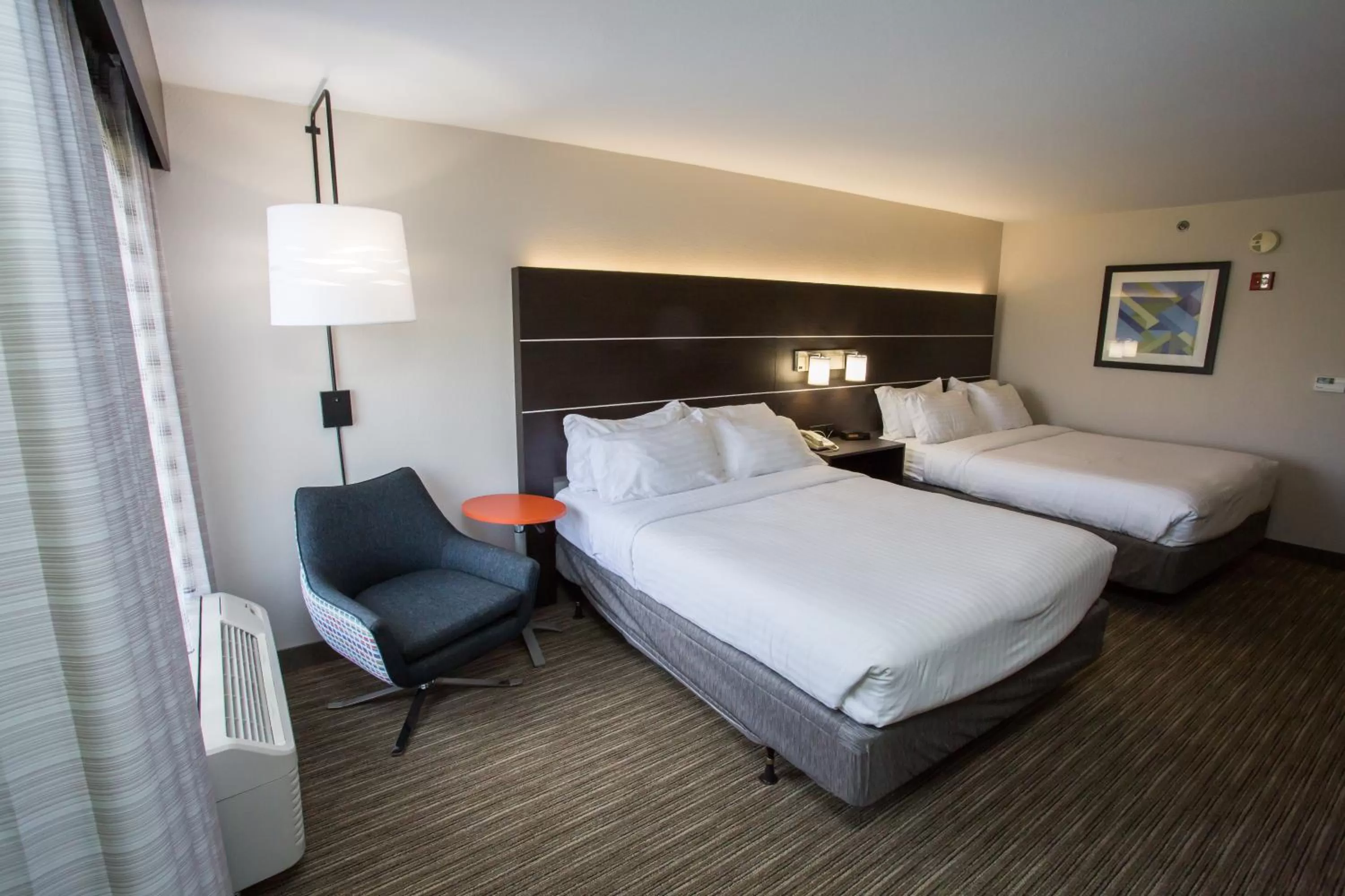Photo of the whole room, Bed in Holiday Inn Express Wilmington by IHG