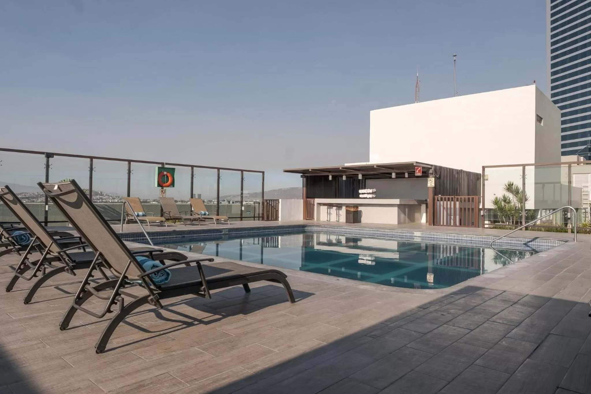 Swimming pool in Holiday Inn Guadalajara Select by IHG