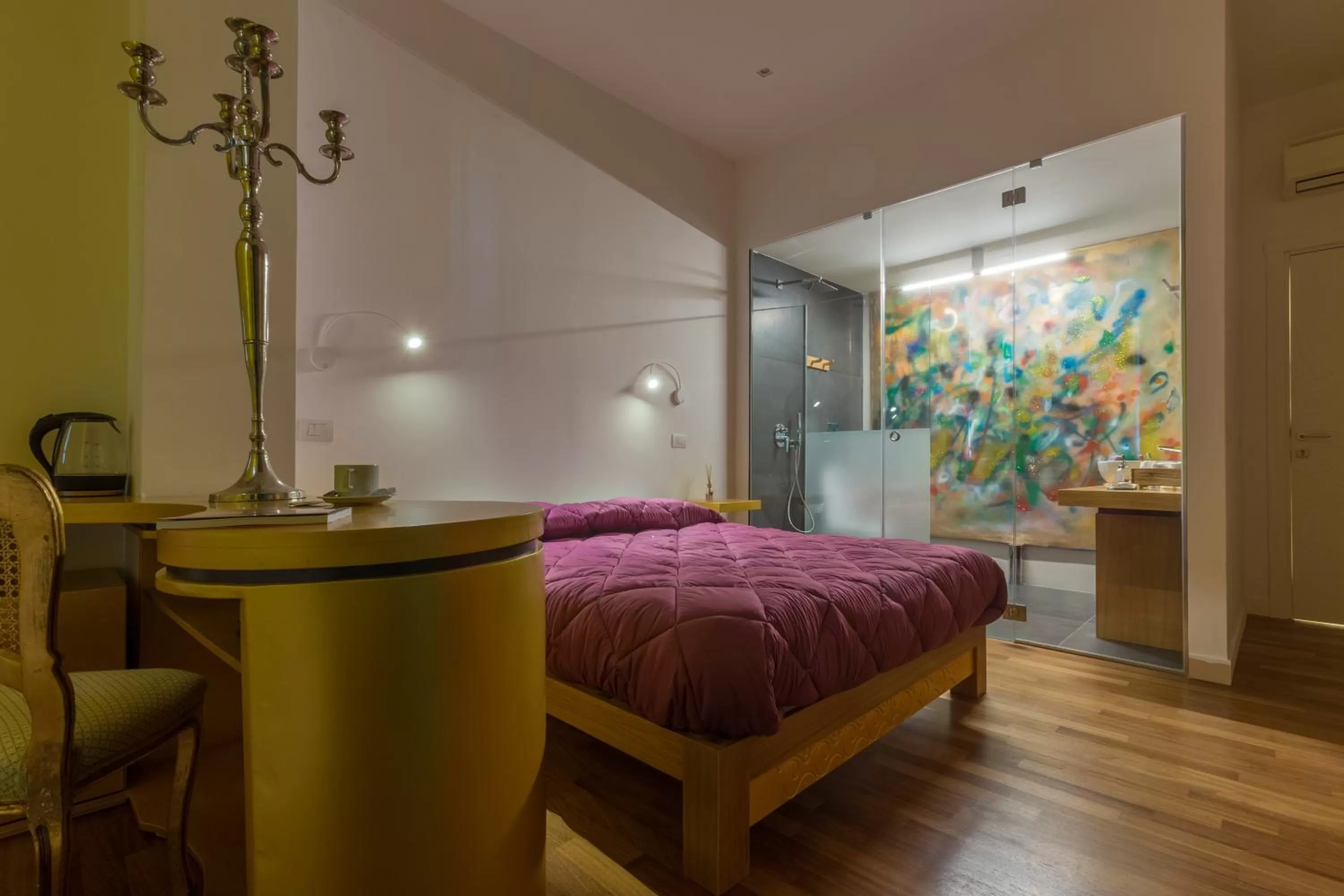 Photo of the whole room, Bed in Soul City - by Pera Rooms Collection