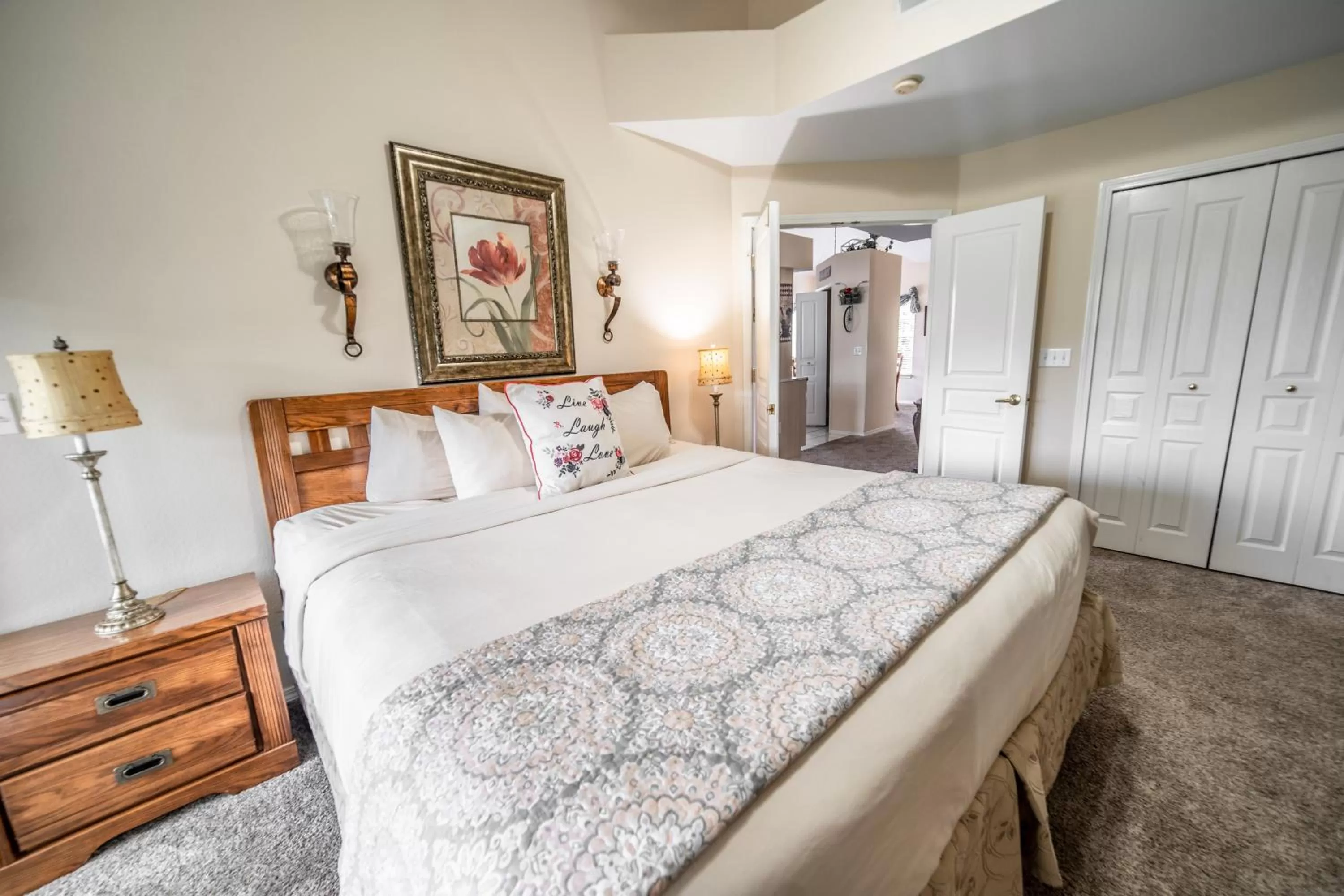 Bed in Thousand Hills Golf Resort