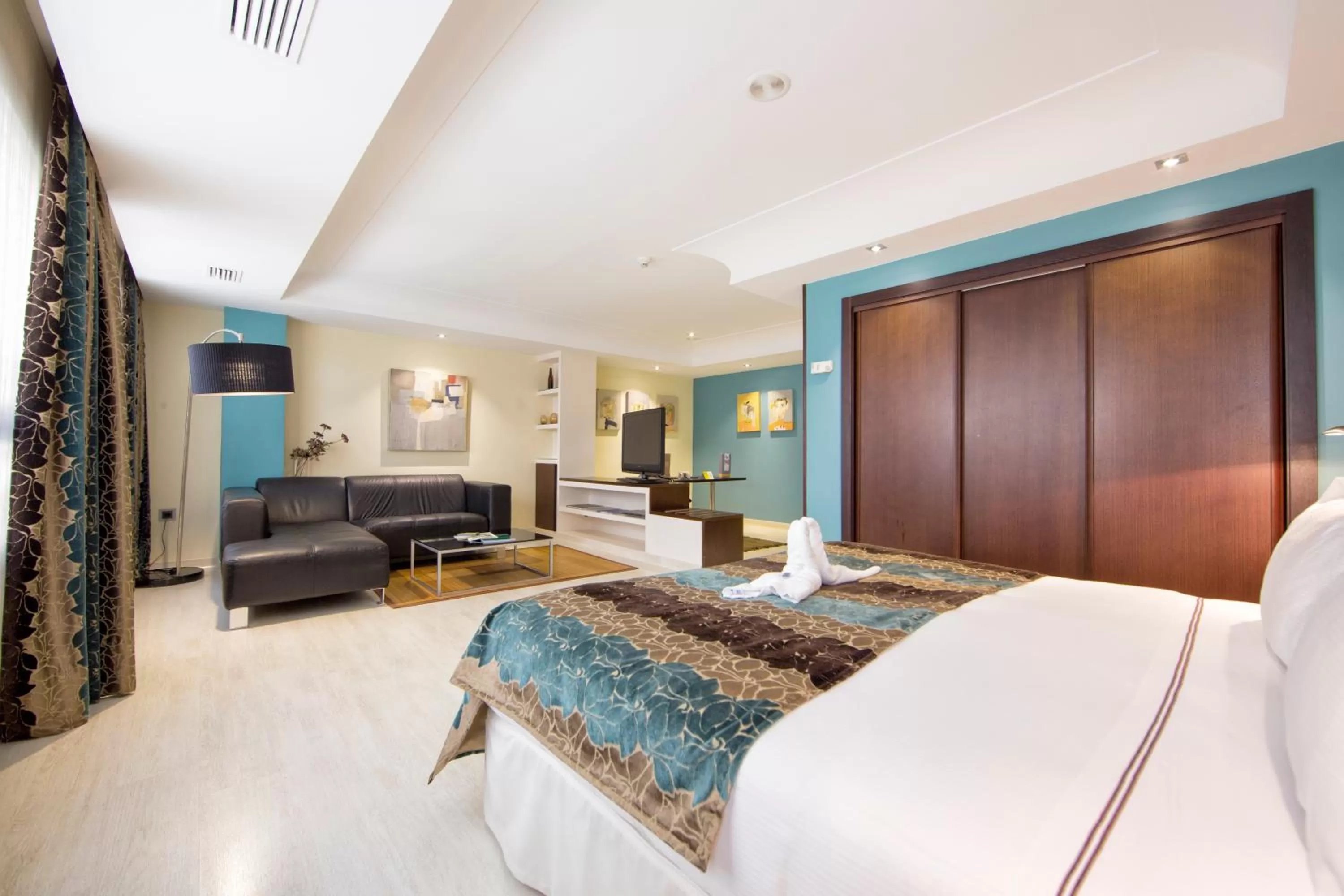 Photo of the whole room, Bed in Eurostars Araguaney