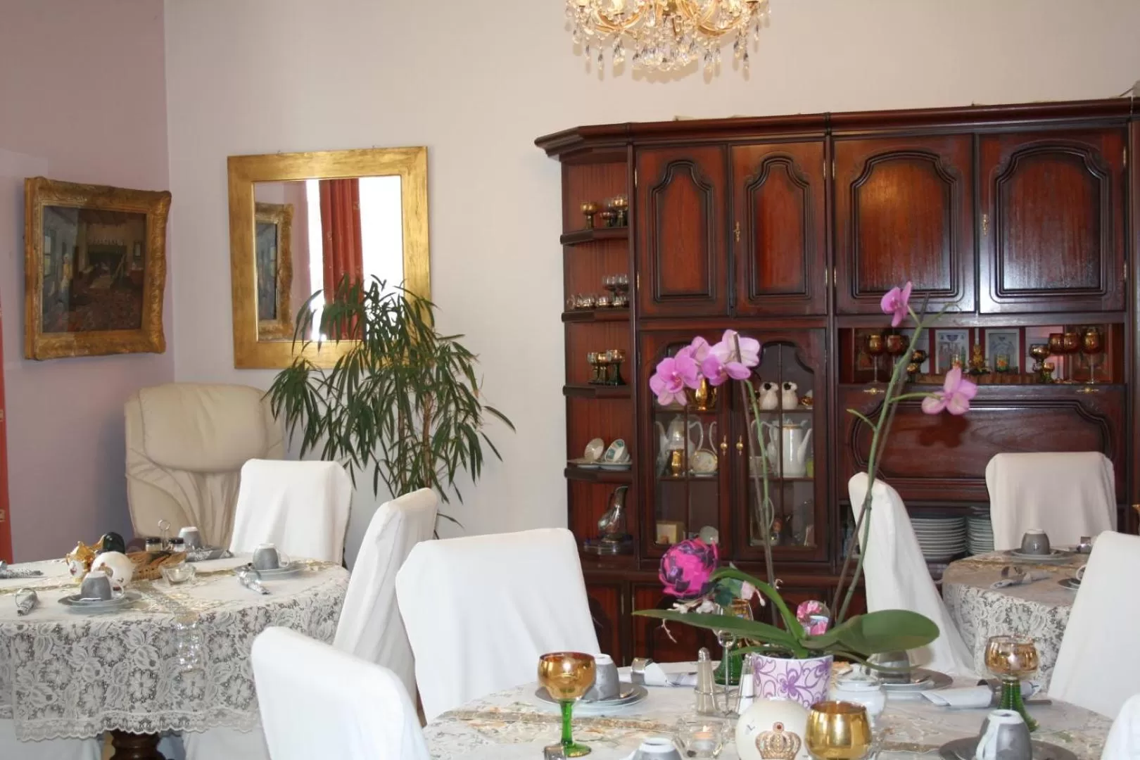 Decorative detail in Hotel Attaché