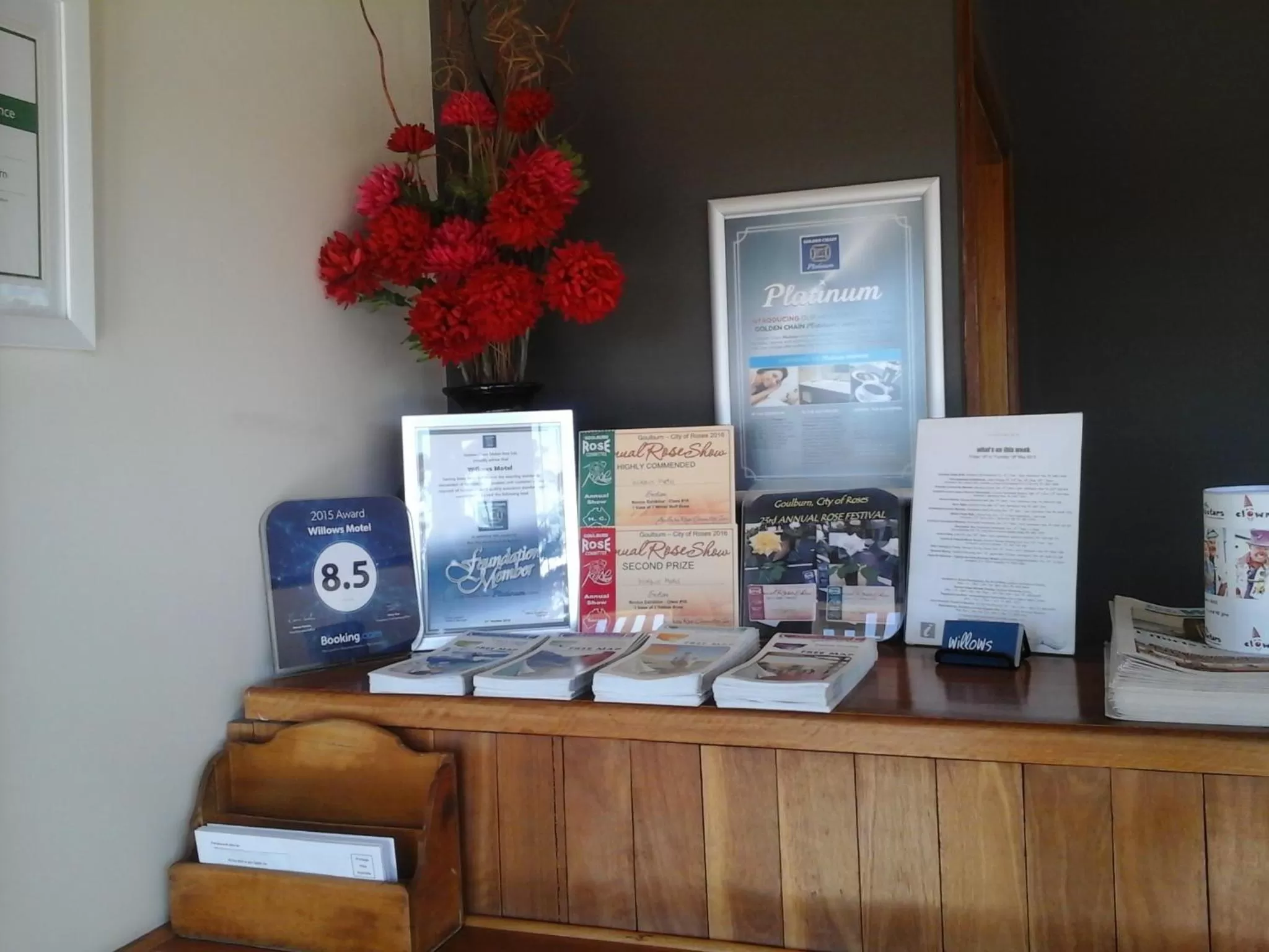 Lobby or reception in Willows Motel