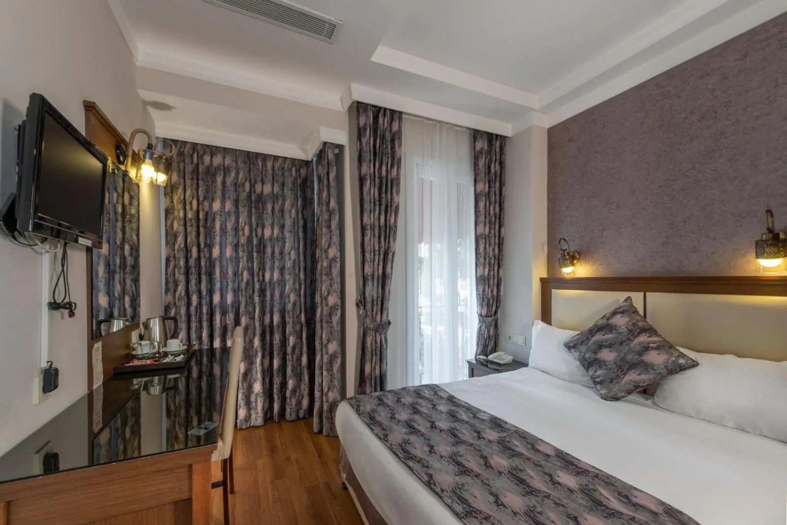 Economy Double Room in Aristocrat Hotel