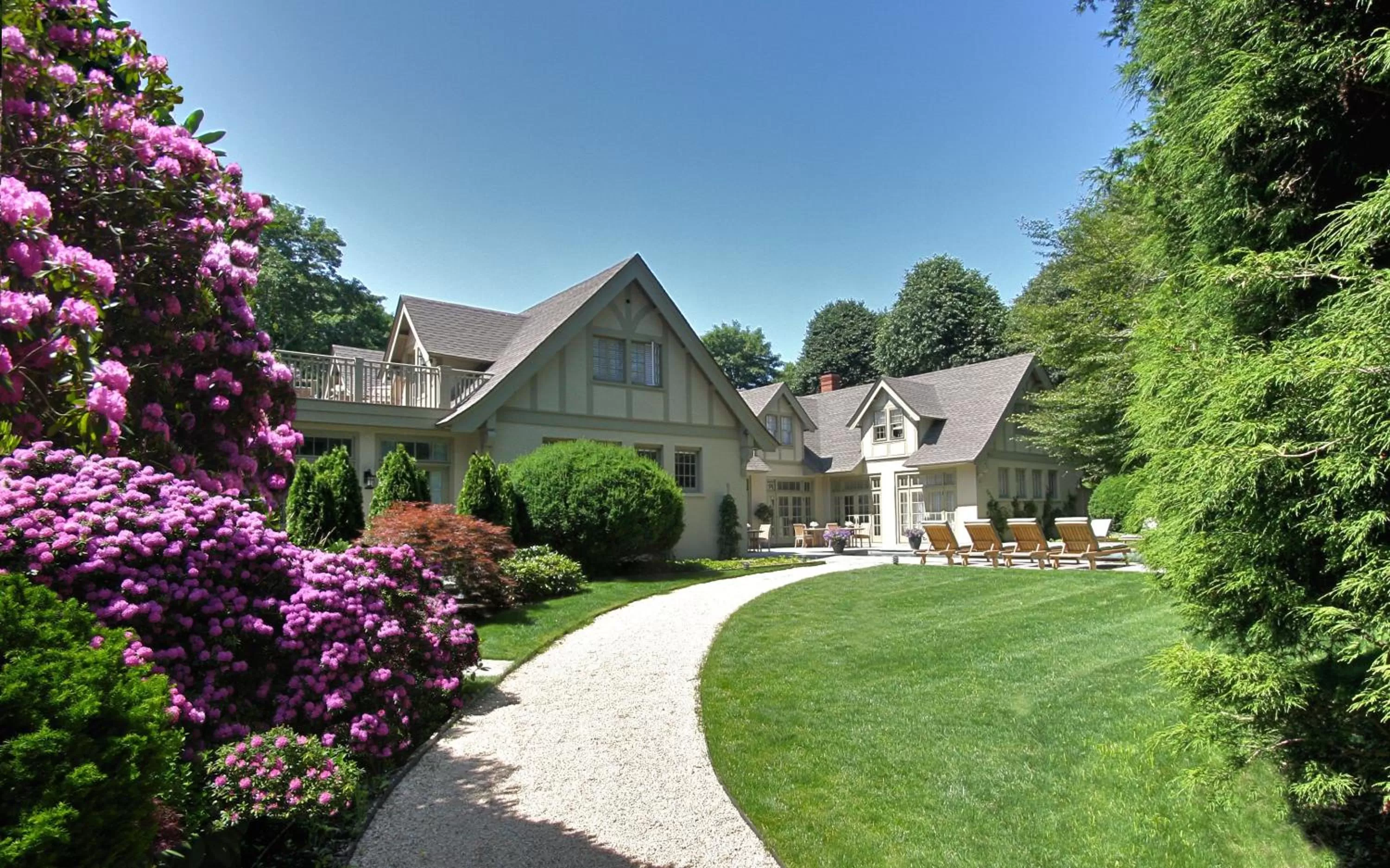 Property building in The Baker House 1650