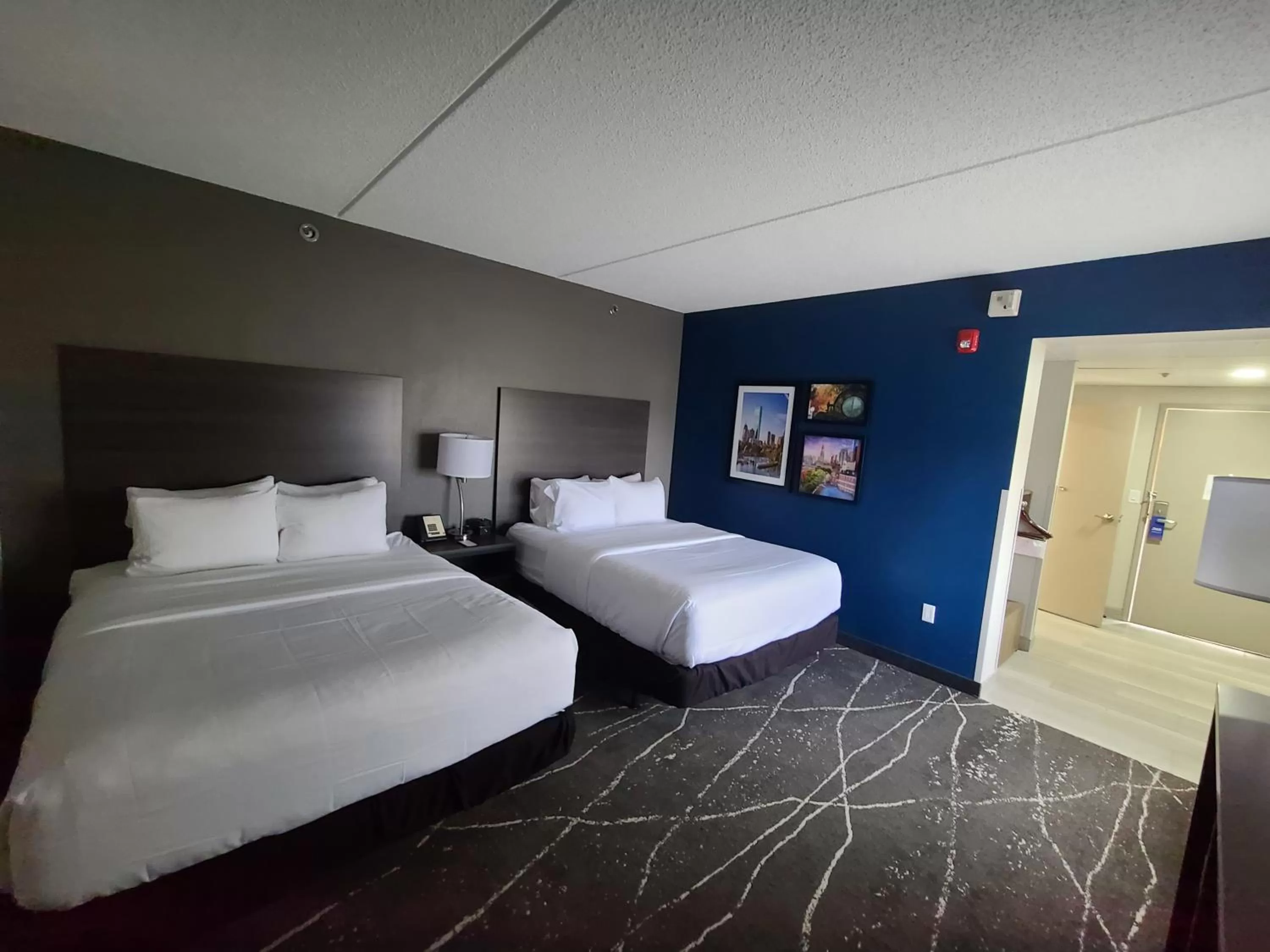 Bed in Comfort Inn Boston Milford