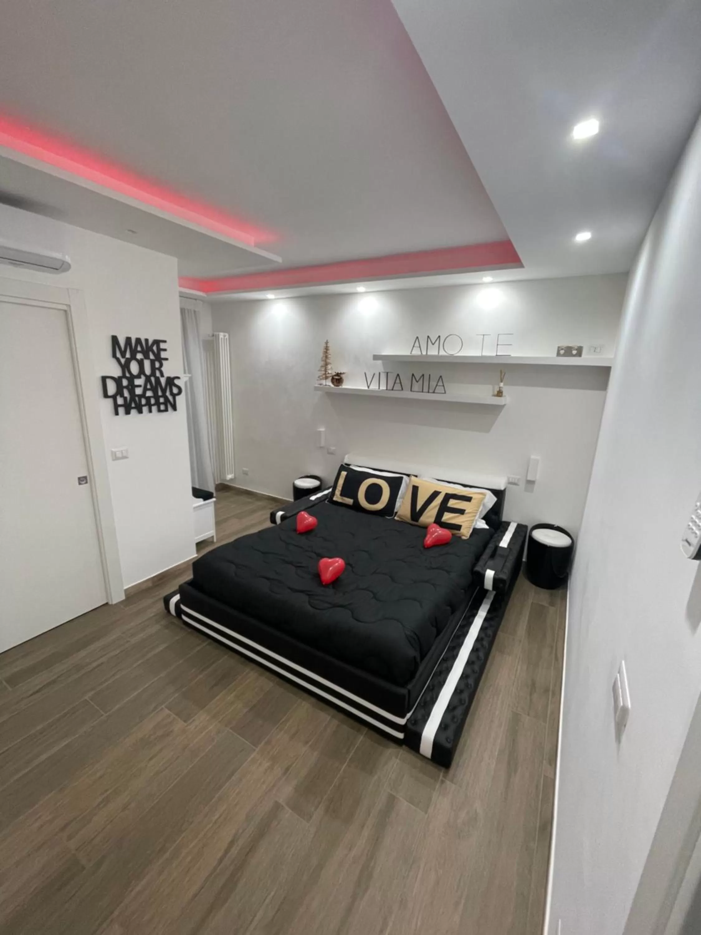 Bed in Due Cuori Suite con vasca idromassaggi