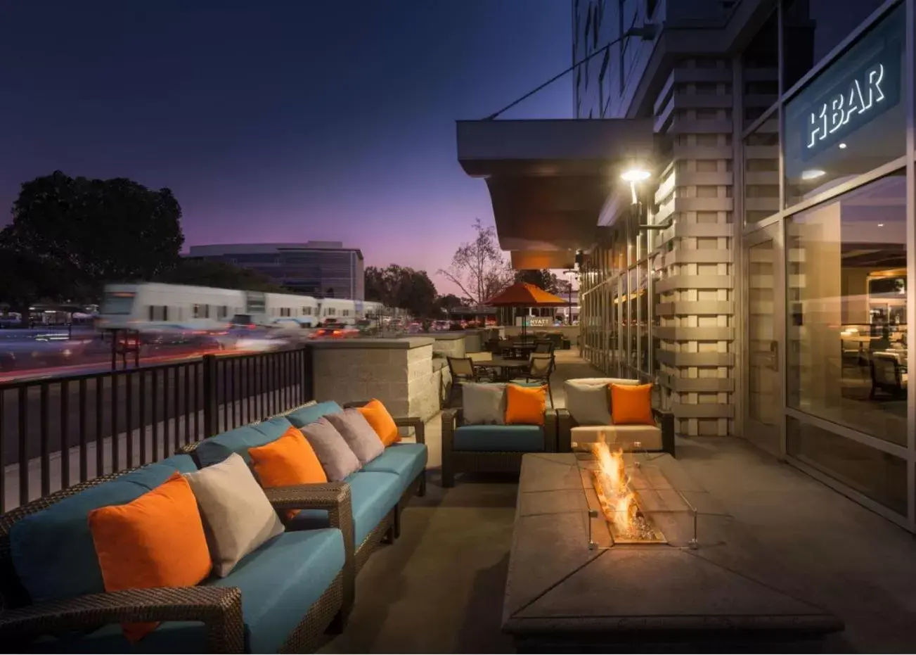 Den King Room with Tub - Disability Access in Hyatt House San Jose Airport Den King Room with Tub - Disability Access in Hyatt House San Jose Airport
