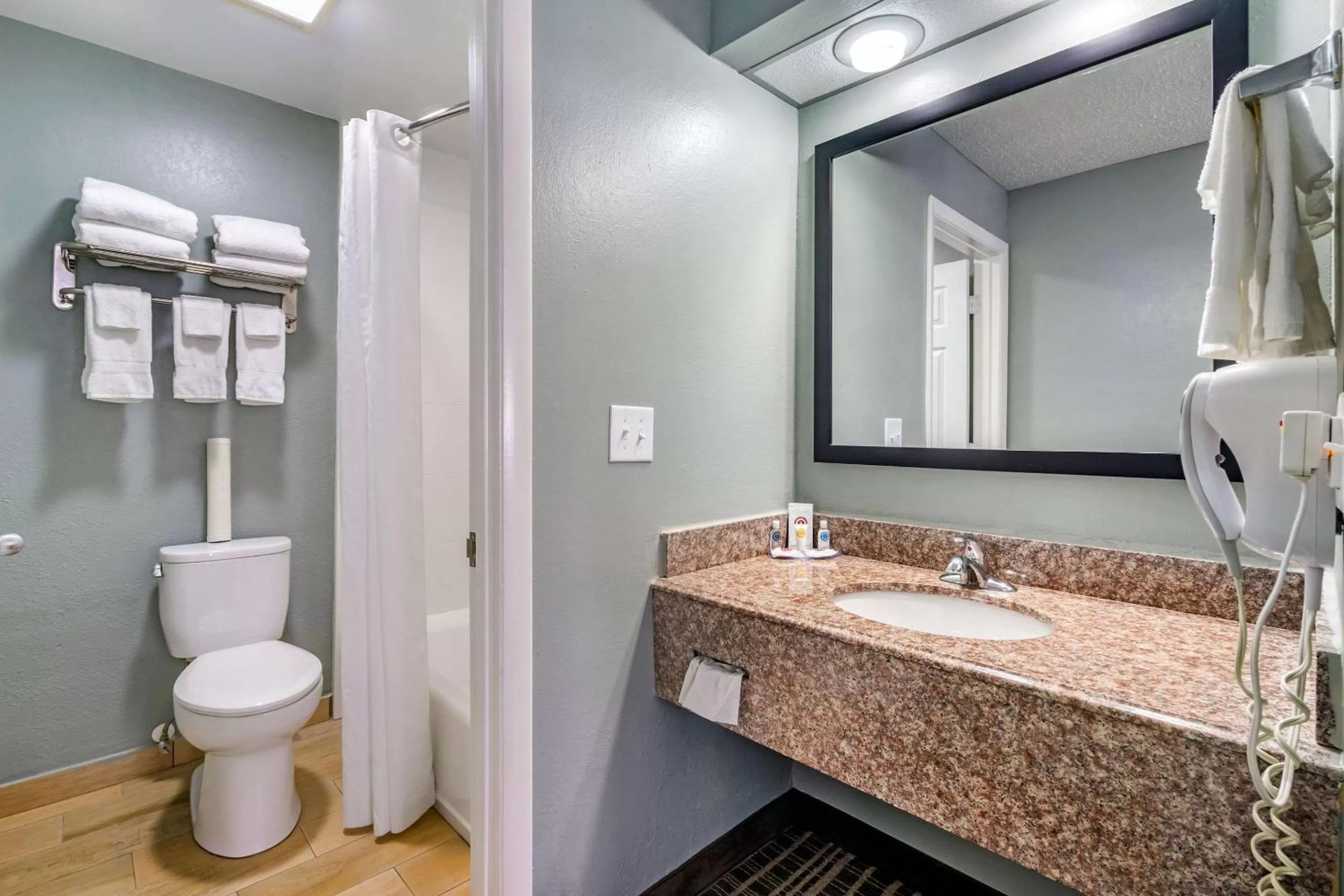 Photo of the whole room in Comfort Inn Sun City Center - Ruskin - Tampa South