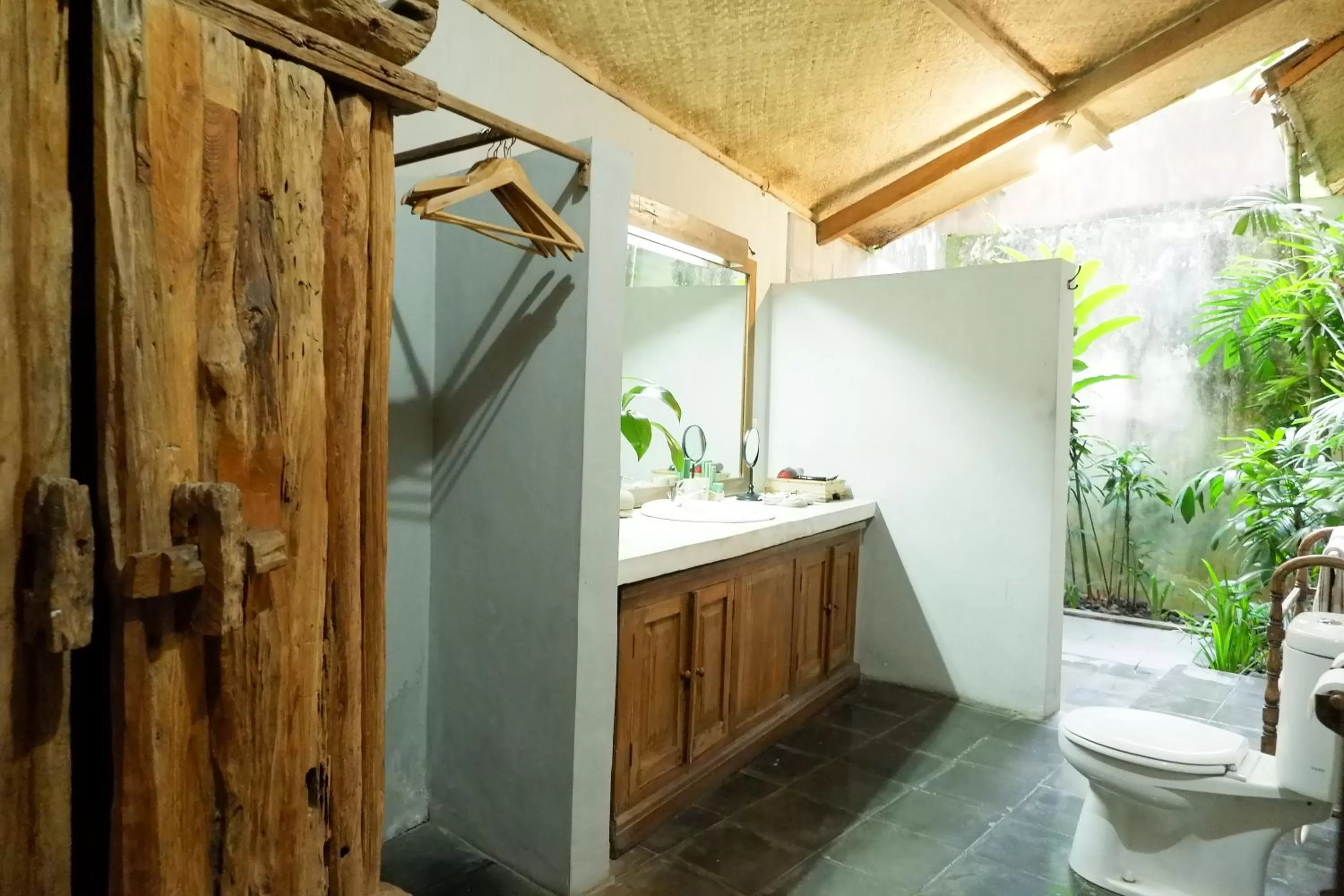 Bathroom in D'omah Yogya Hotel