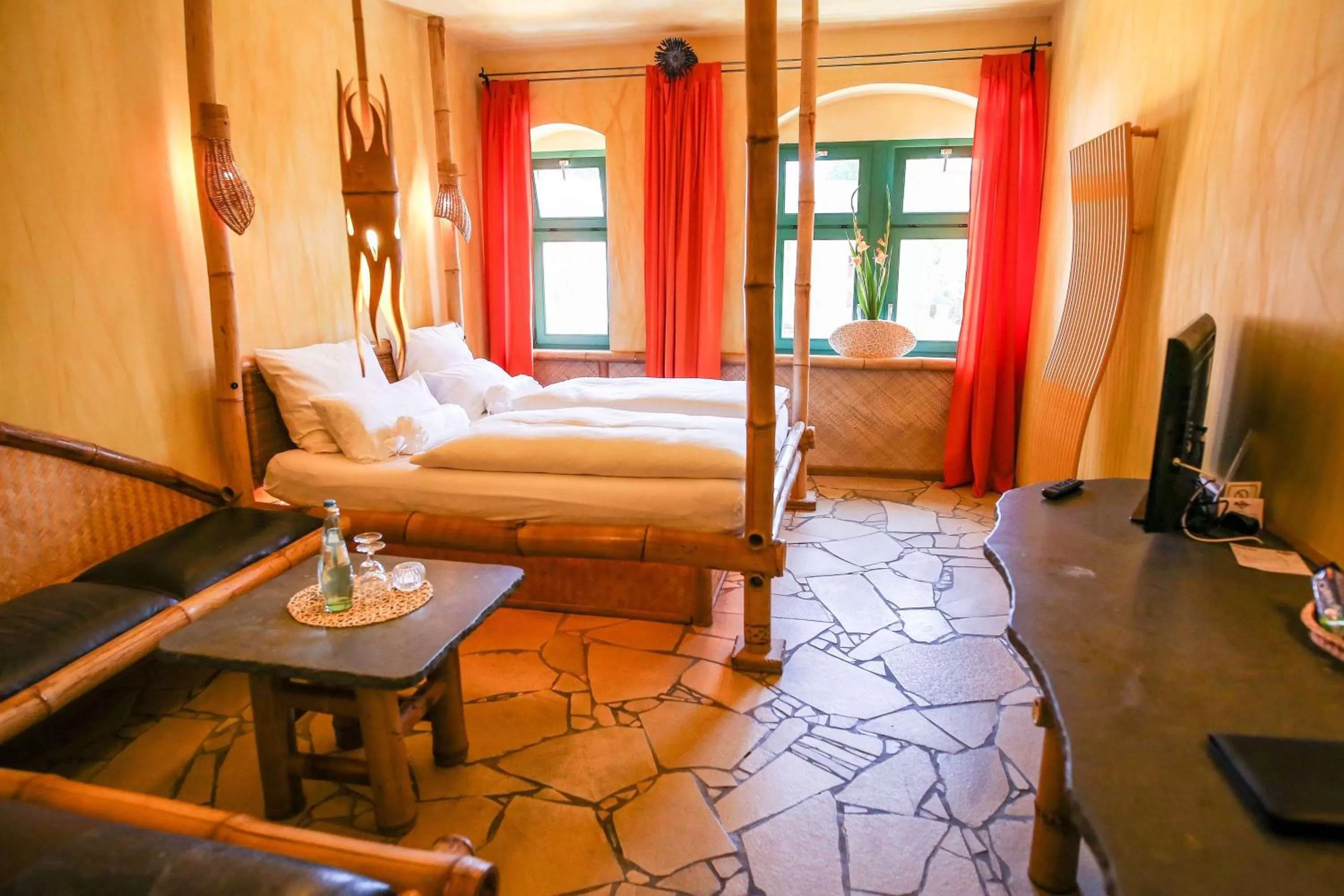 Day, Bed in Backstage Hotel