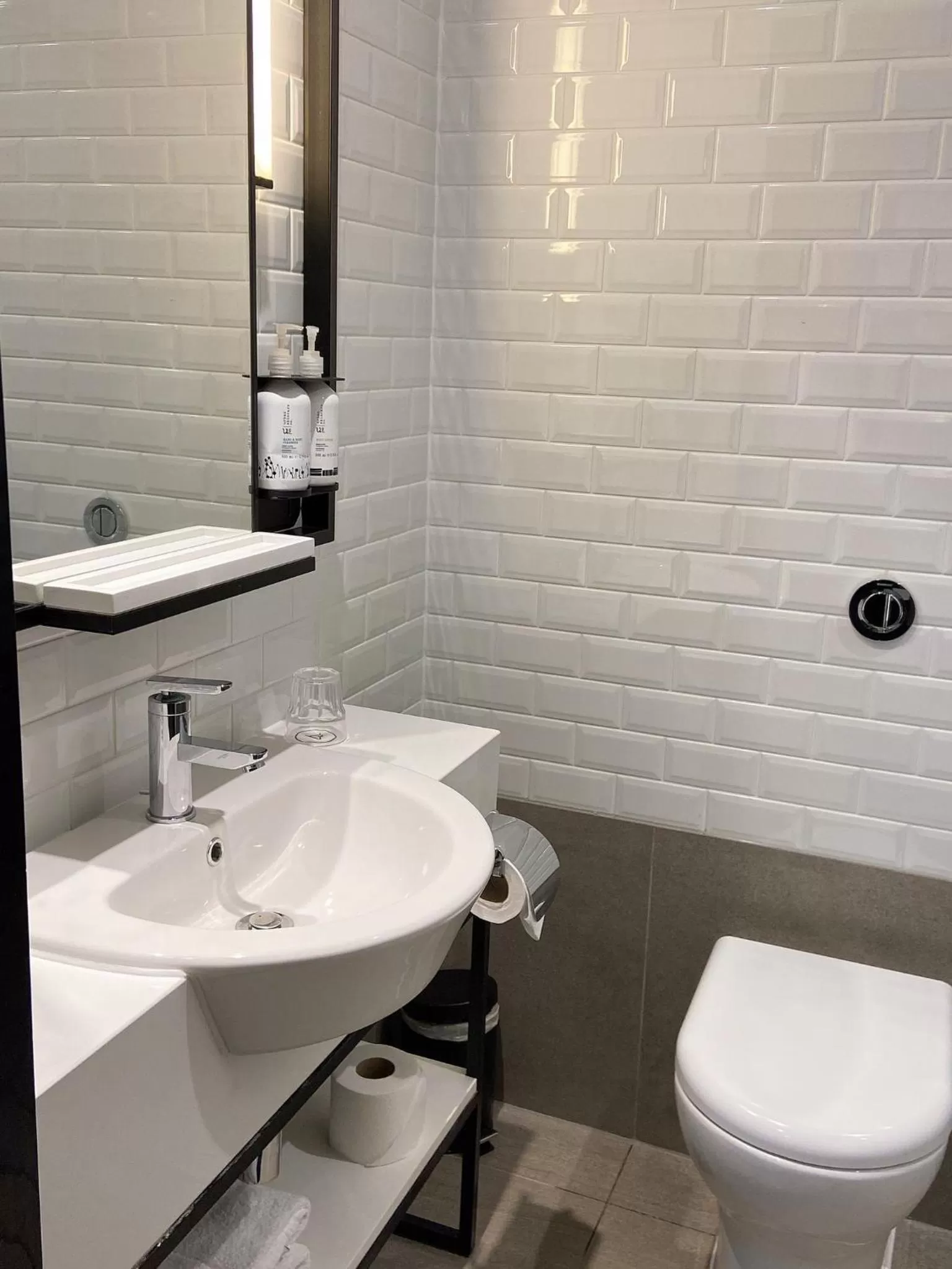 Bathroom in Aerotel London Heathrow Airport, Terminal 2 & Terminal 3