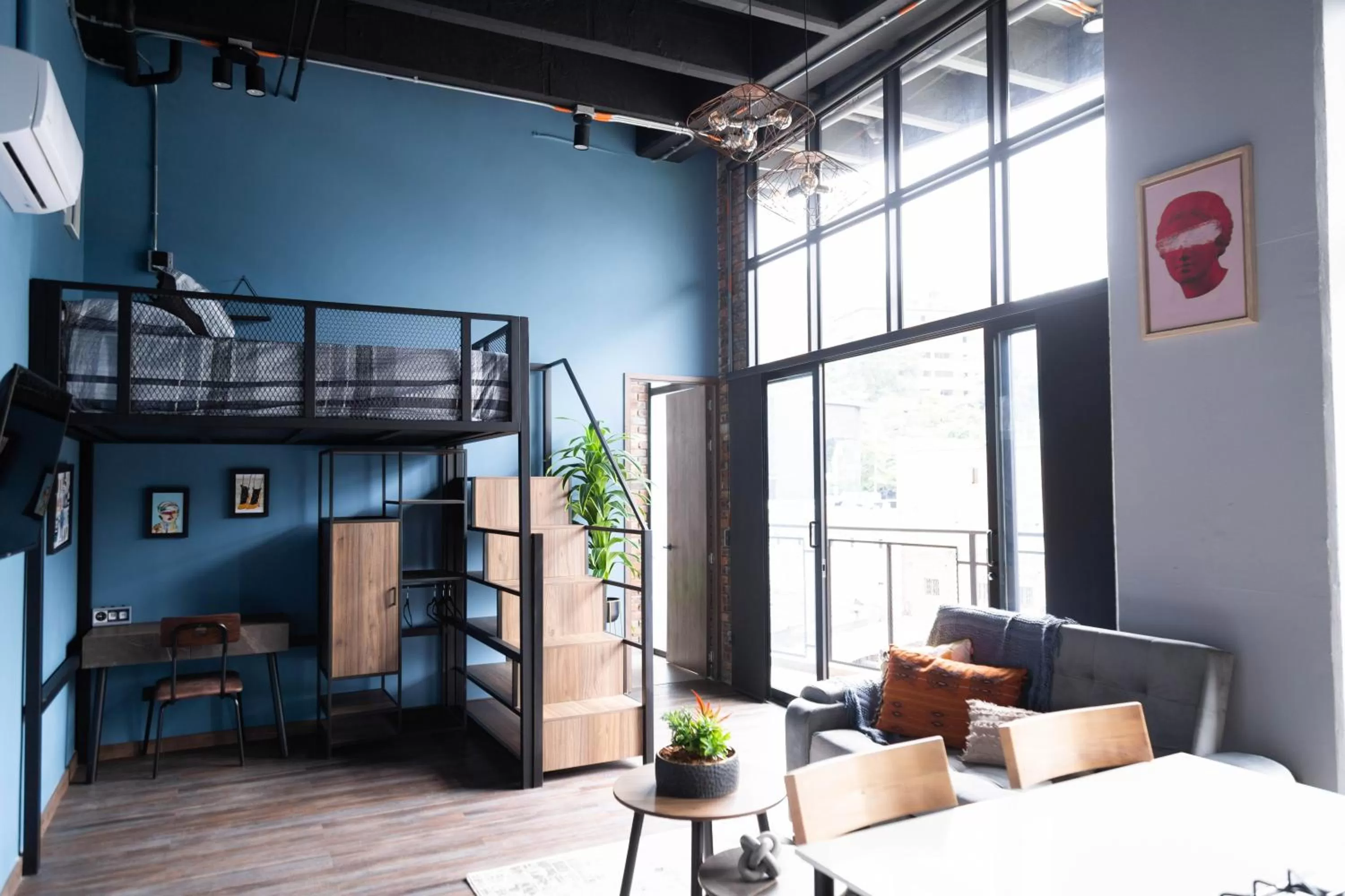 Photo of the whole room, Bed in Royal Living Poblado