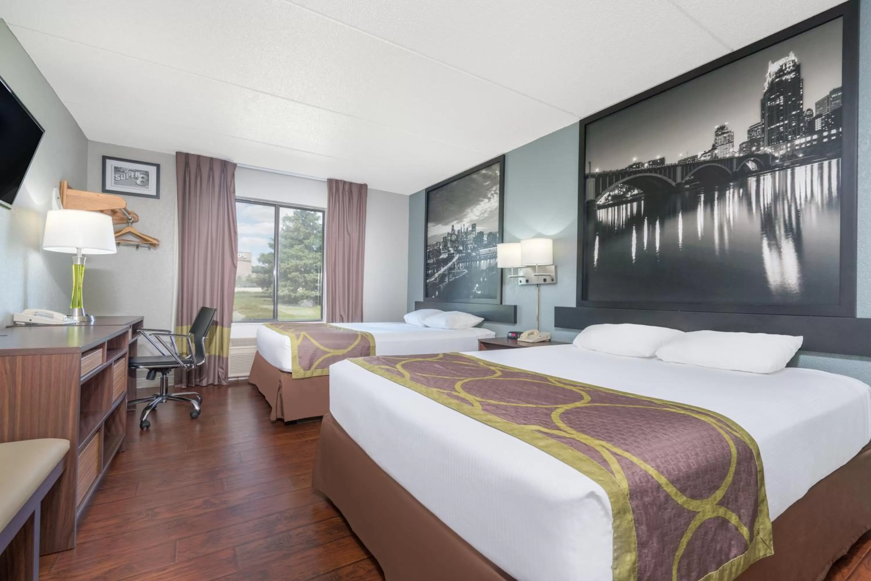 Day, Bed in Super 8 by Wyndham Bloomington/Airport