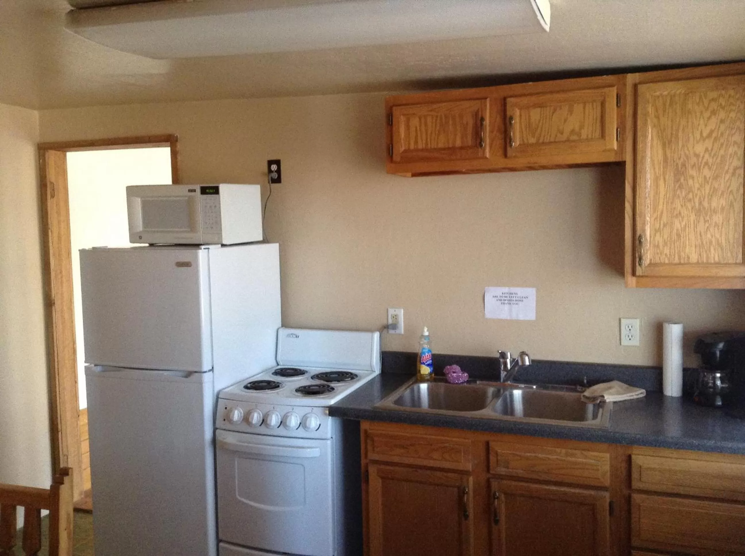 Kitchen or kitchenette in Rainbows End Fishing Resort
