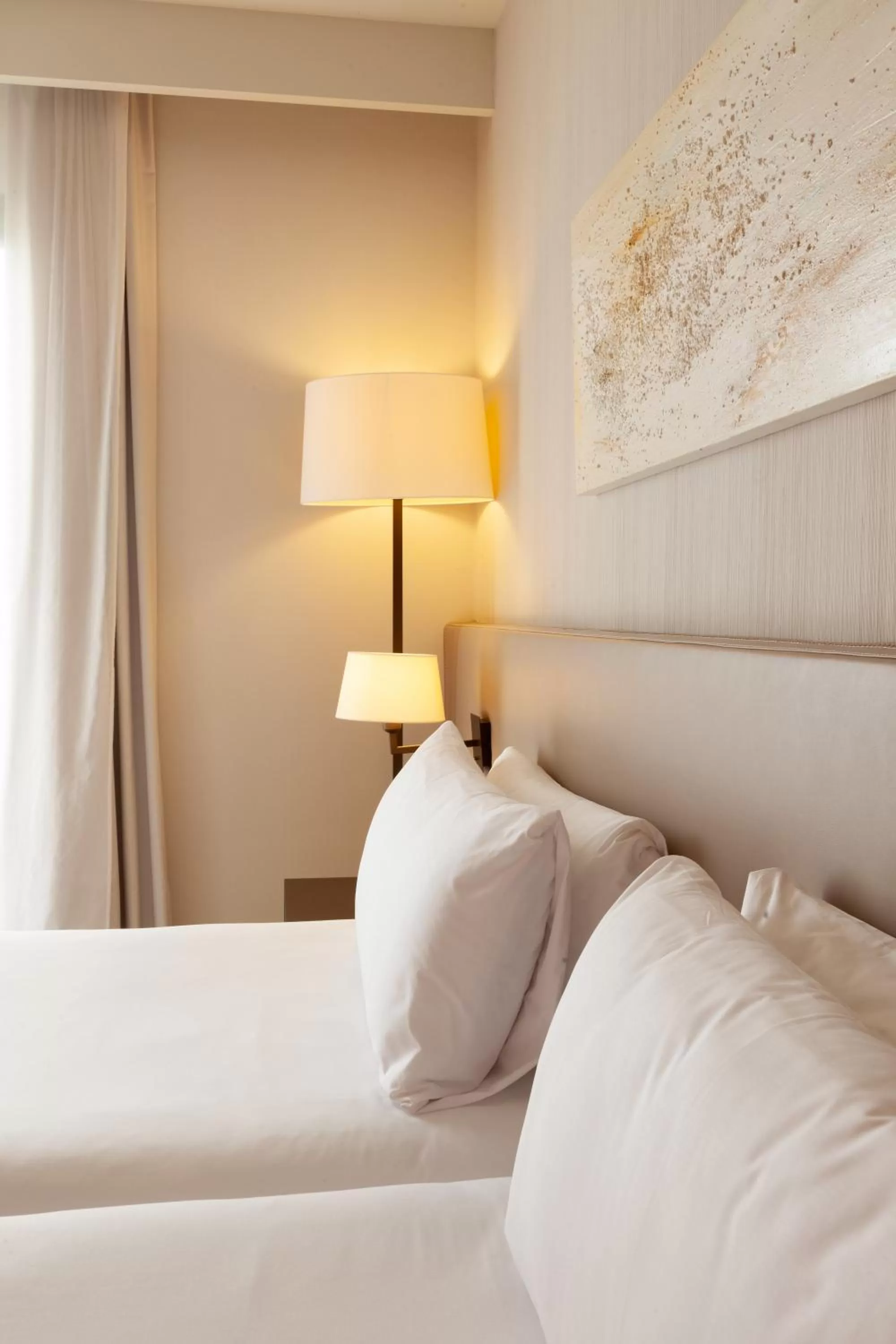 Photo of the whole room, Bed in Montanyà