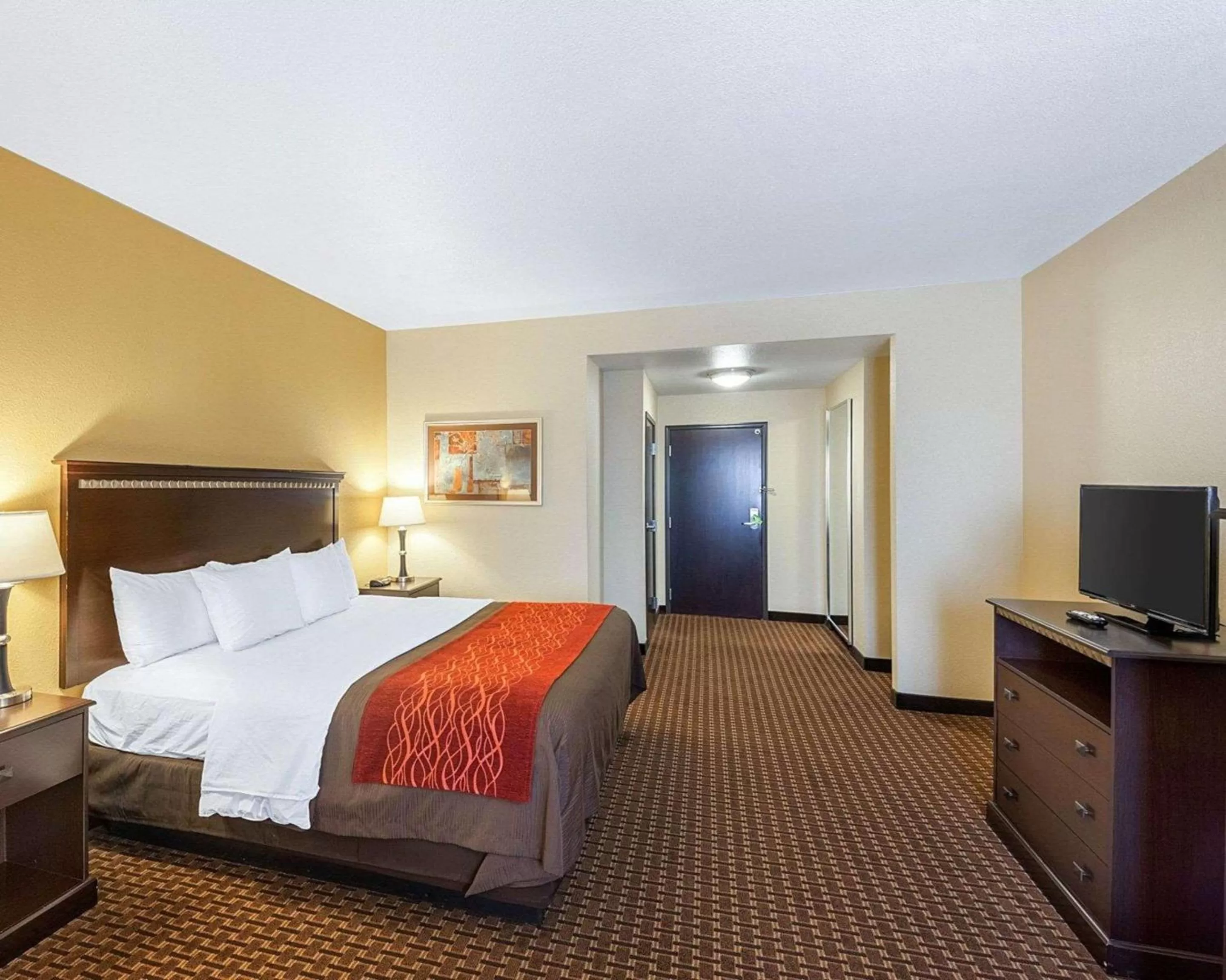 Photo of the whole room, Bed in Comfort Inn & Suites Regional Medical Center