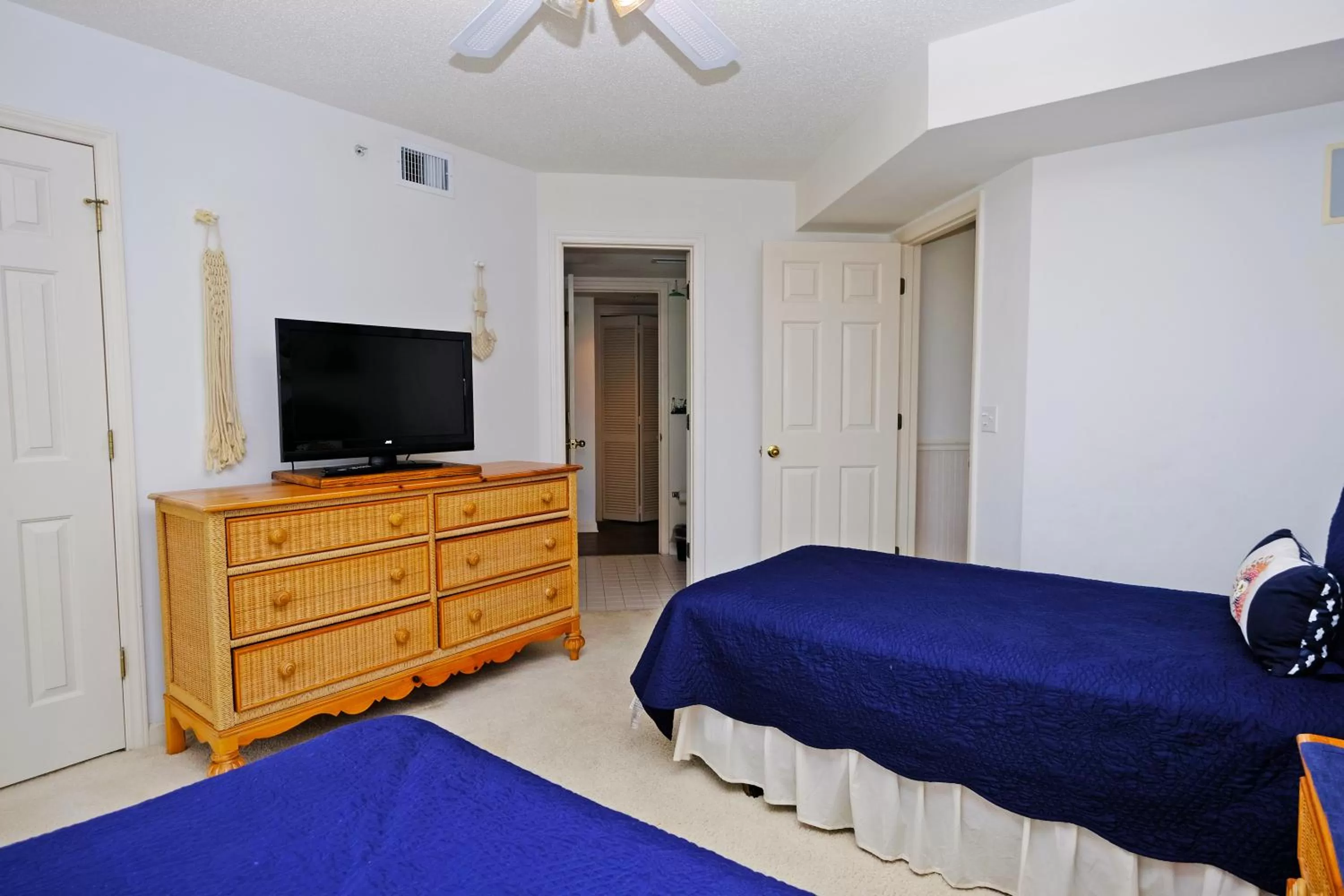Bed in Litchfield Beach & Golf Resort