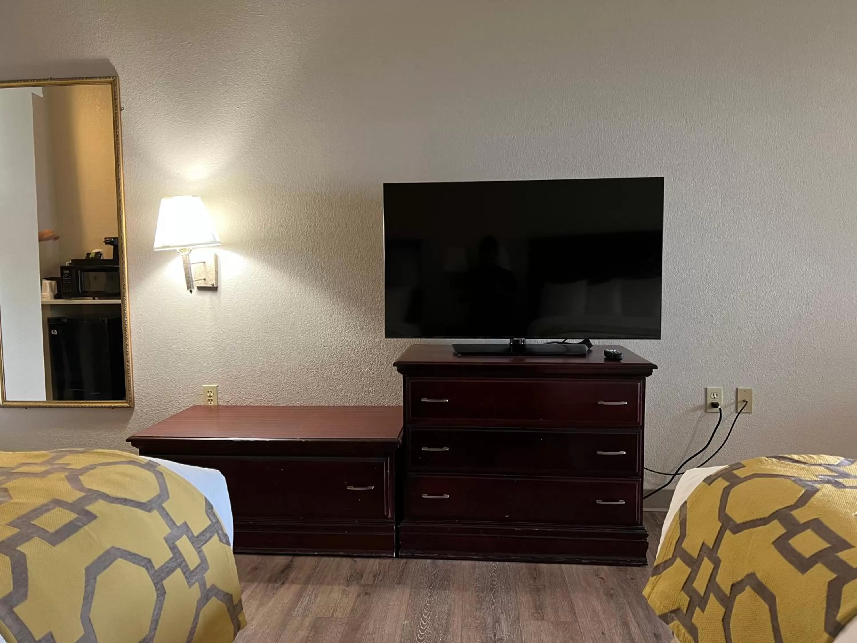 TV and multimedia, Bed in Baymont by Wyndham Houston Brookhollow