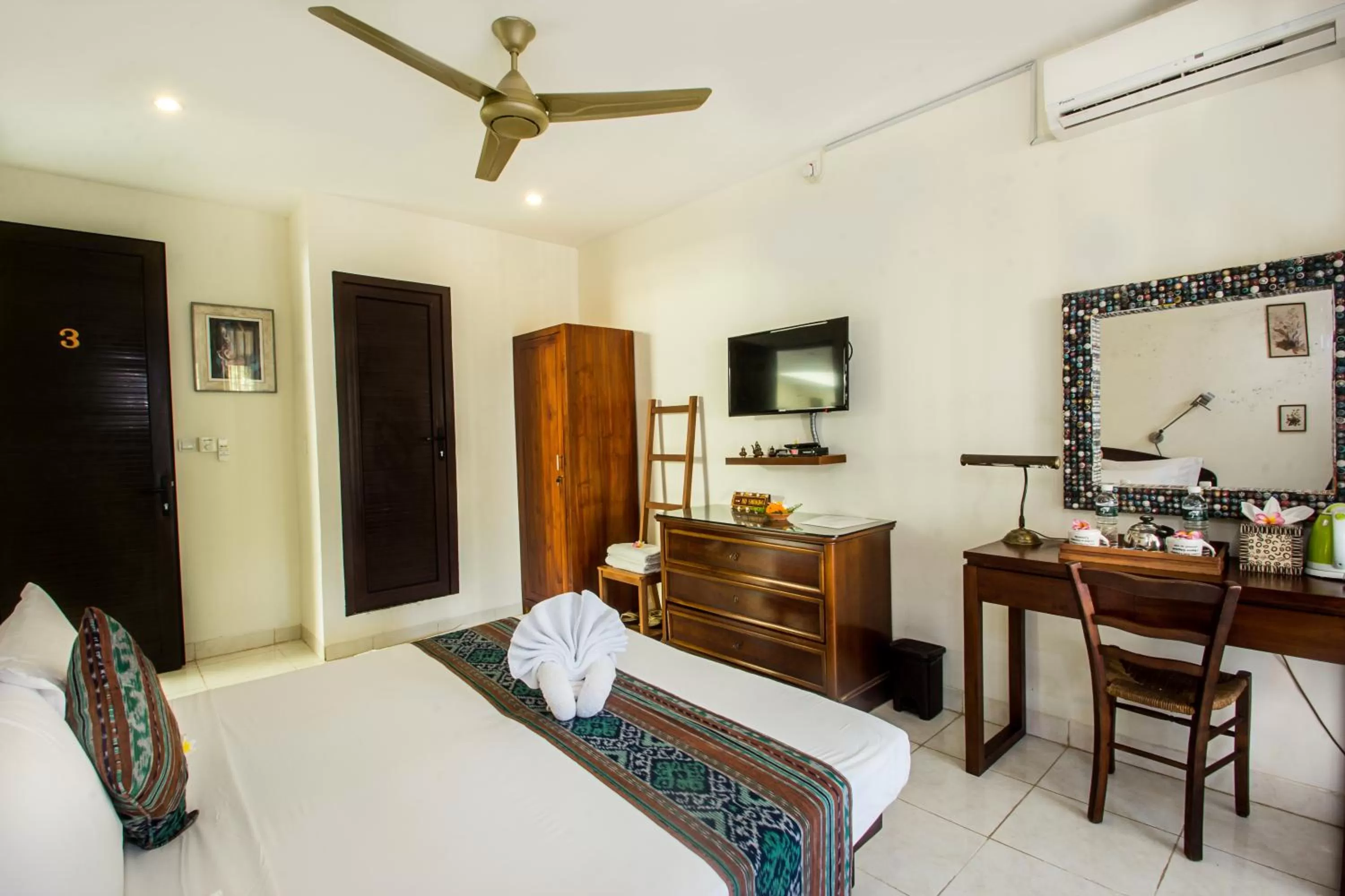 Shower, Bed in Manzelejepun Villa & Pavilion