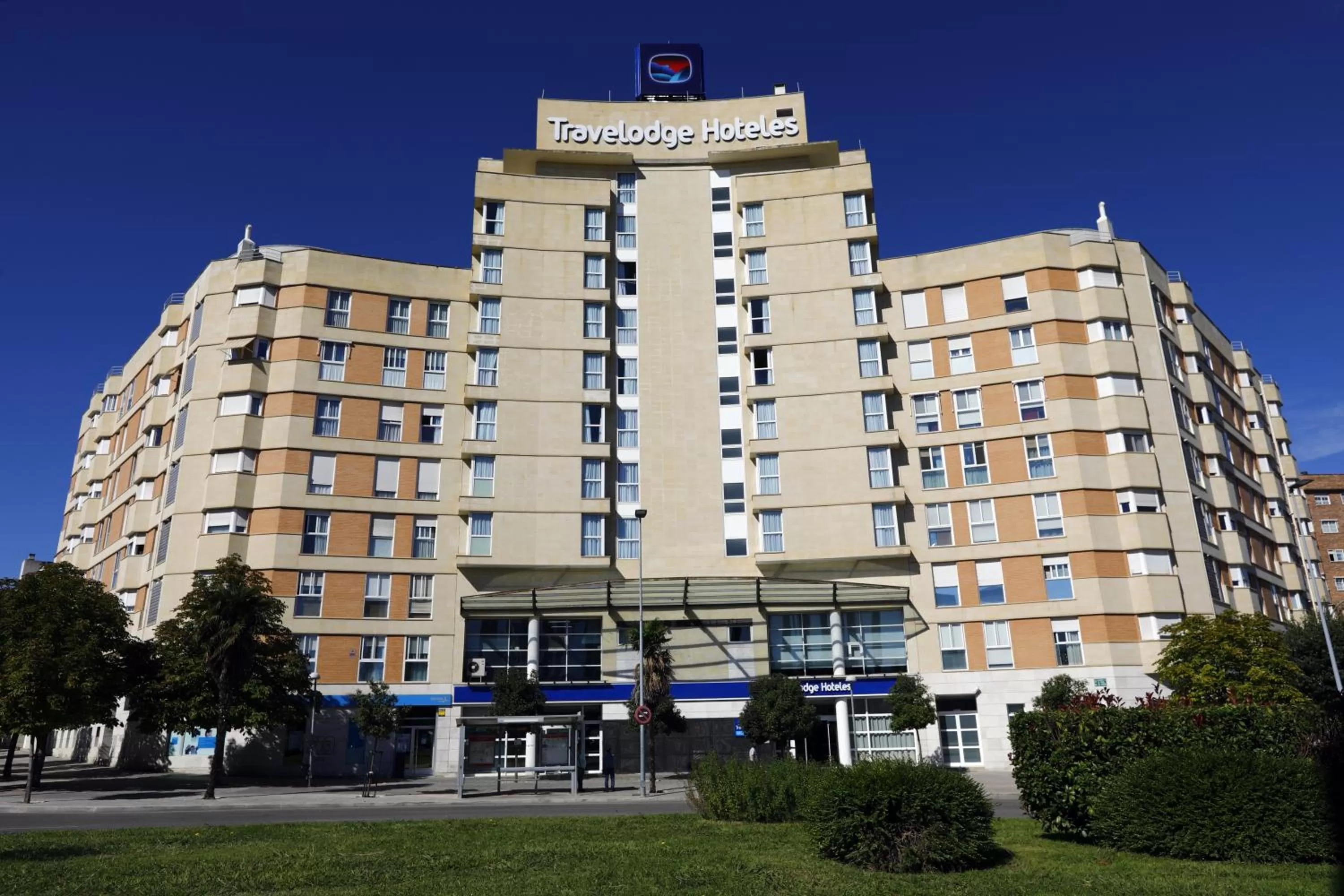 Property building in Travelodge Madrid Coslada Aeropuerto
