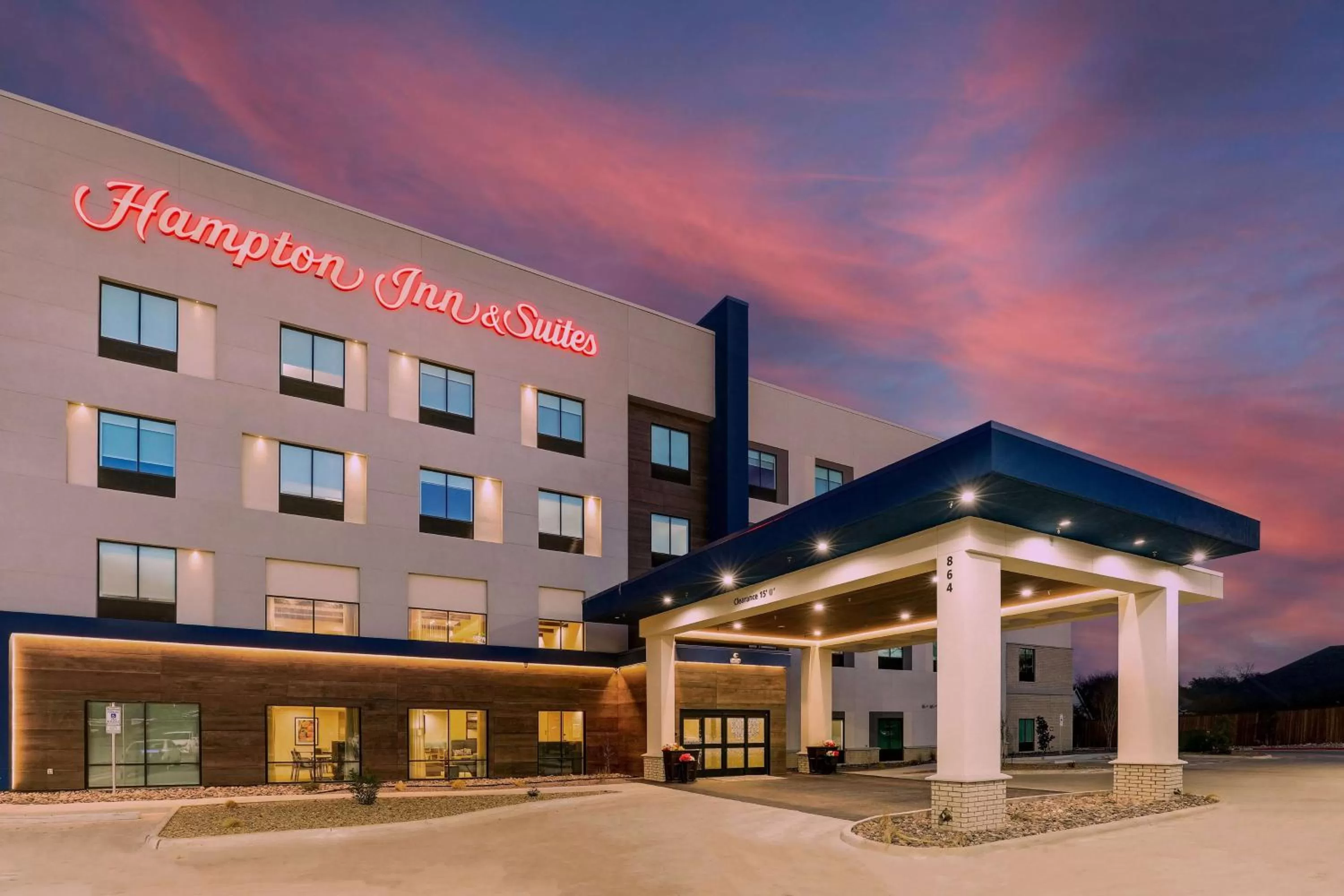 Property building in Hampton Inn & Suites Weatherford, Tx