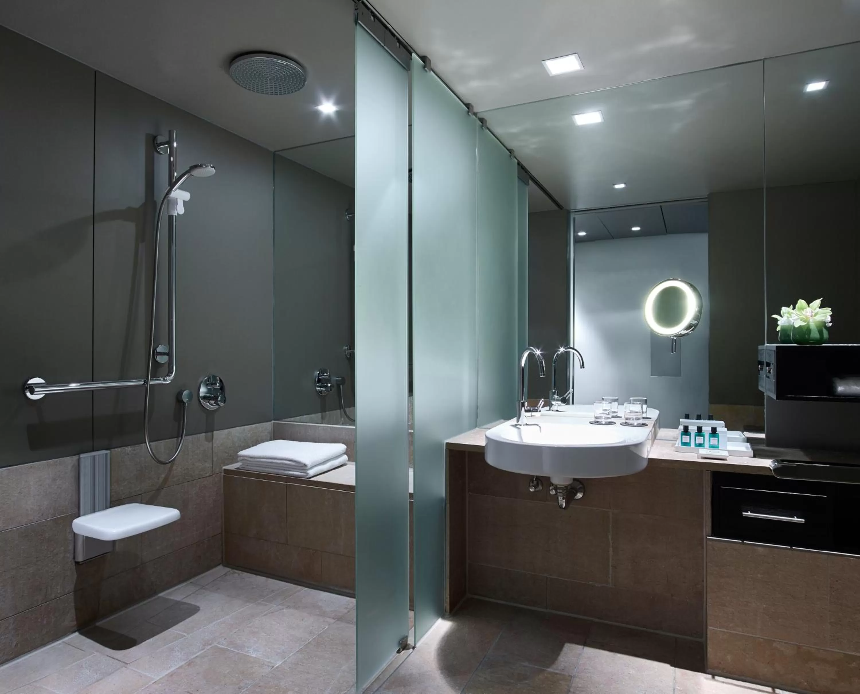 Bathroom in Sofitel Munich Bayerpost