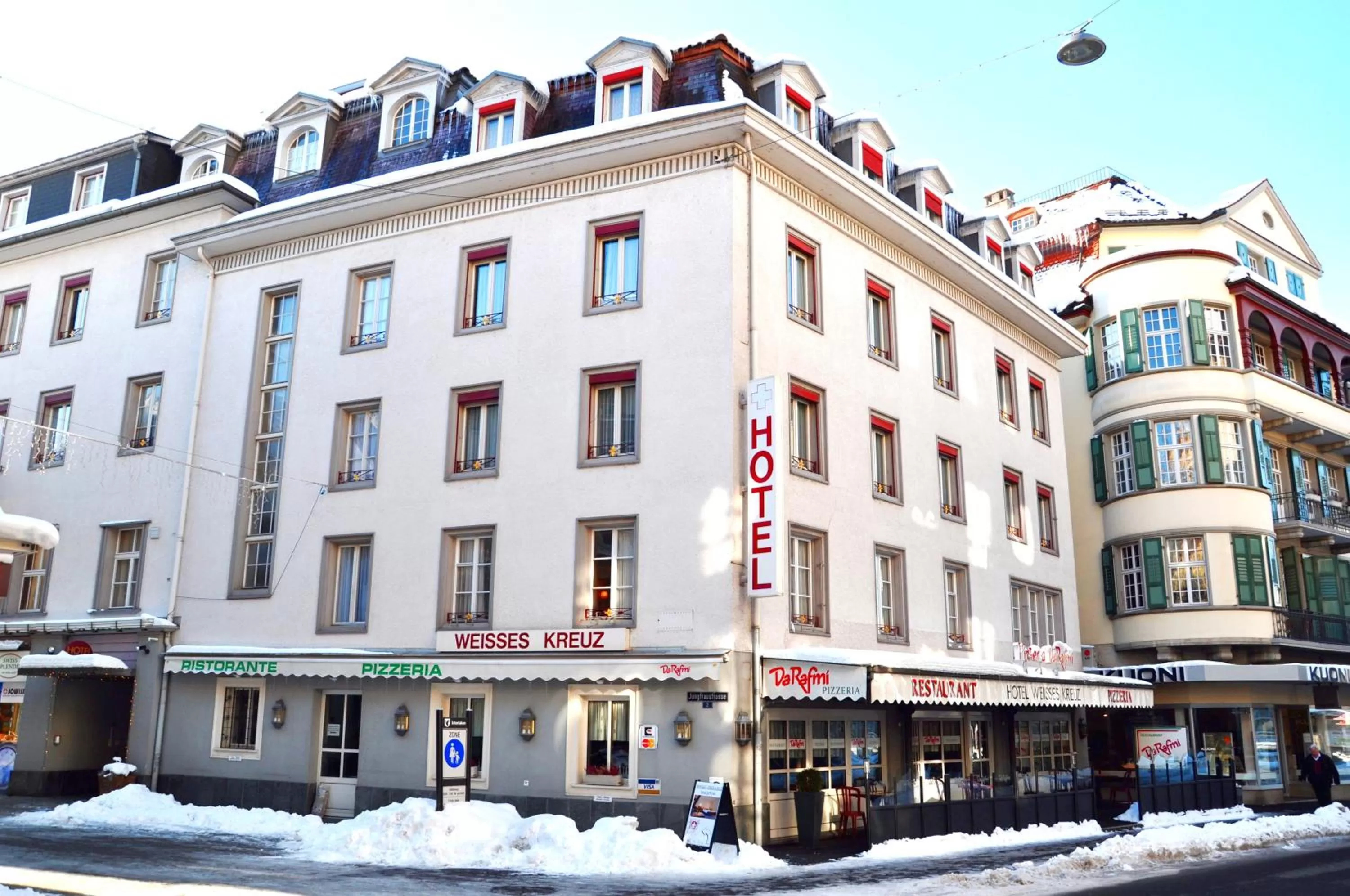 Facade/entrance in Hotel Weisses Kreuz