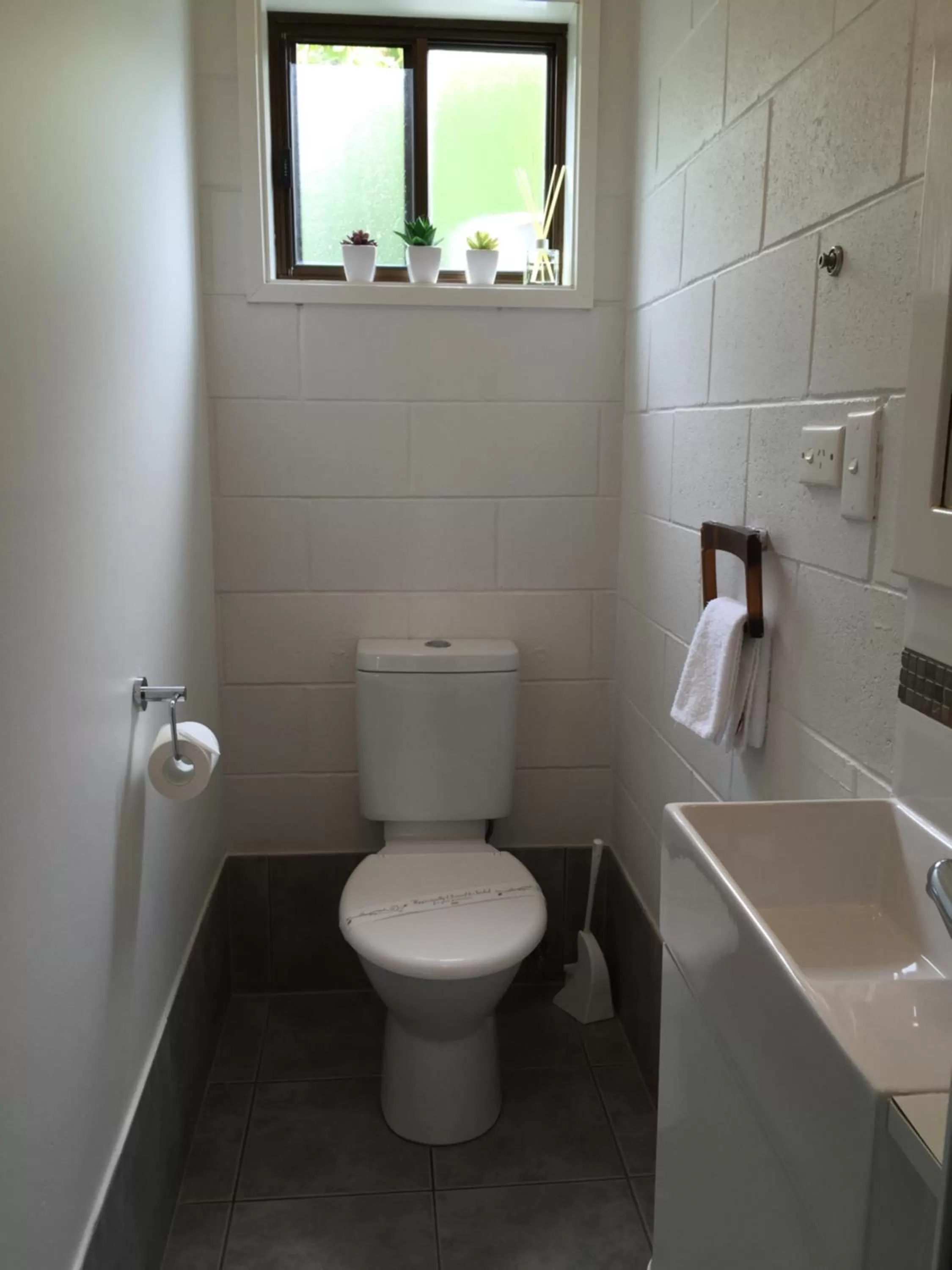 Toilet in Motel Marengo