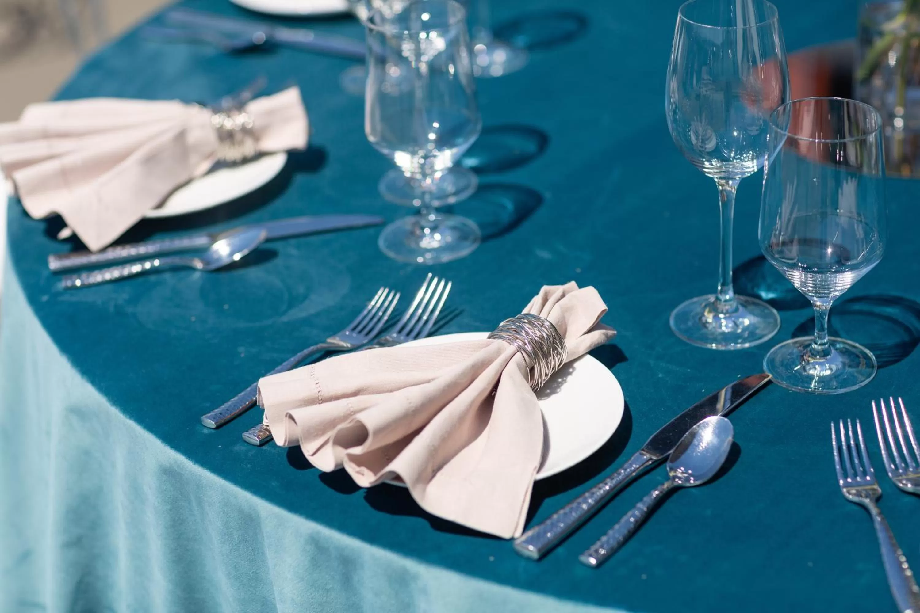 Restaurant/places to eat in Hotel Indigo Seattle Everett Waterfront Place by IHG