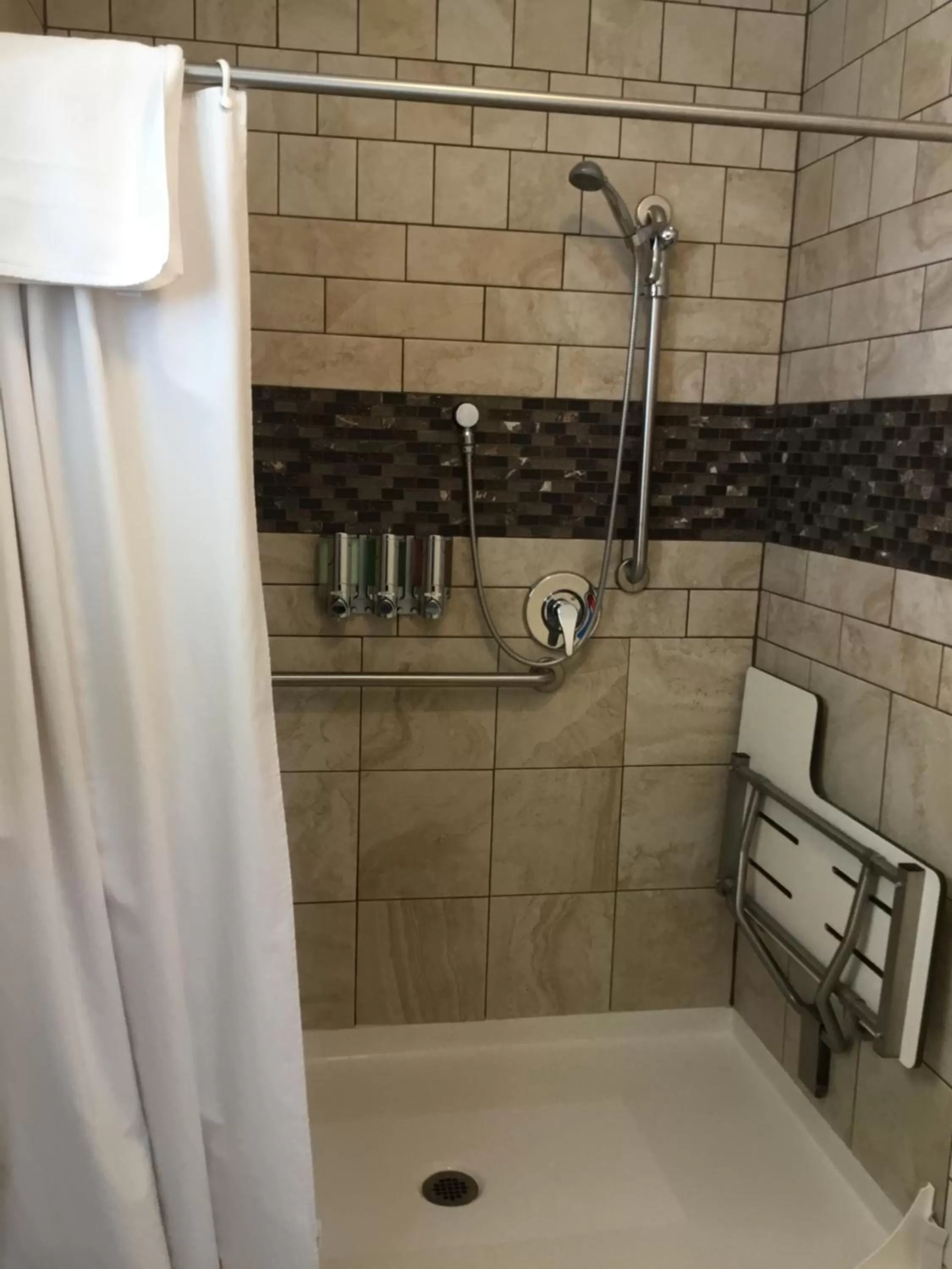 Shower in K7 Bed and Breakfast