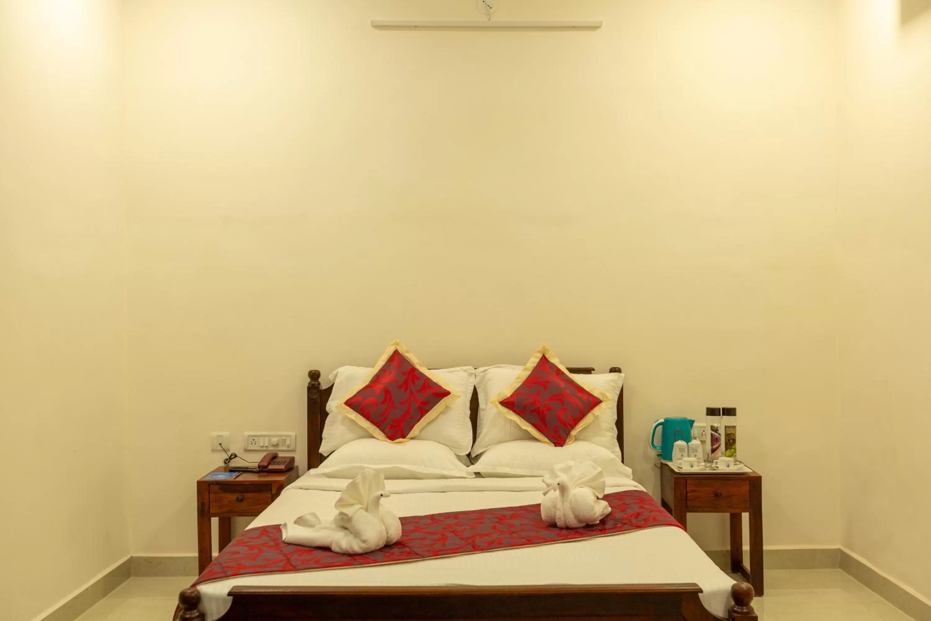 Bed in KSTDC Hotel Mayura Adilshahi Bijapur