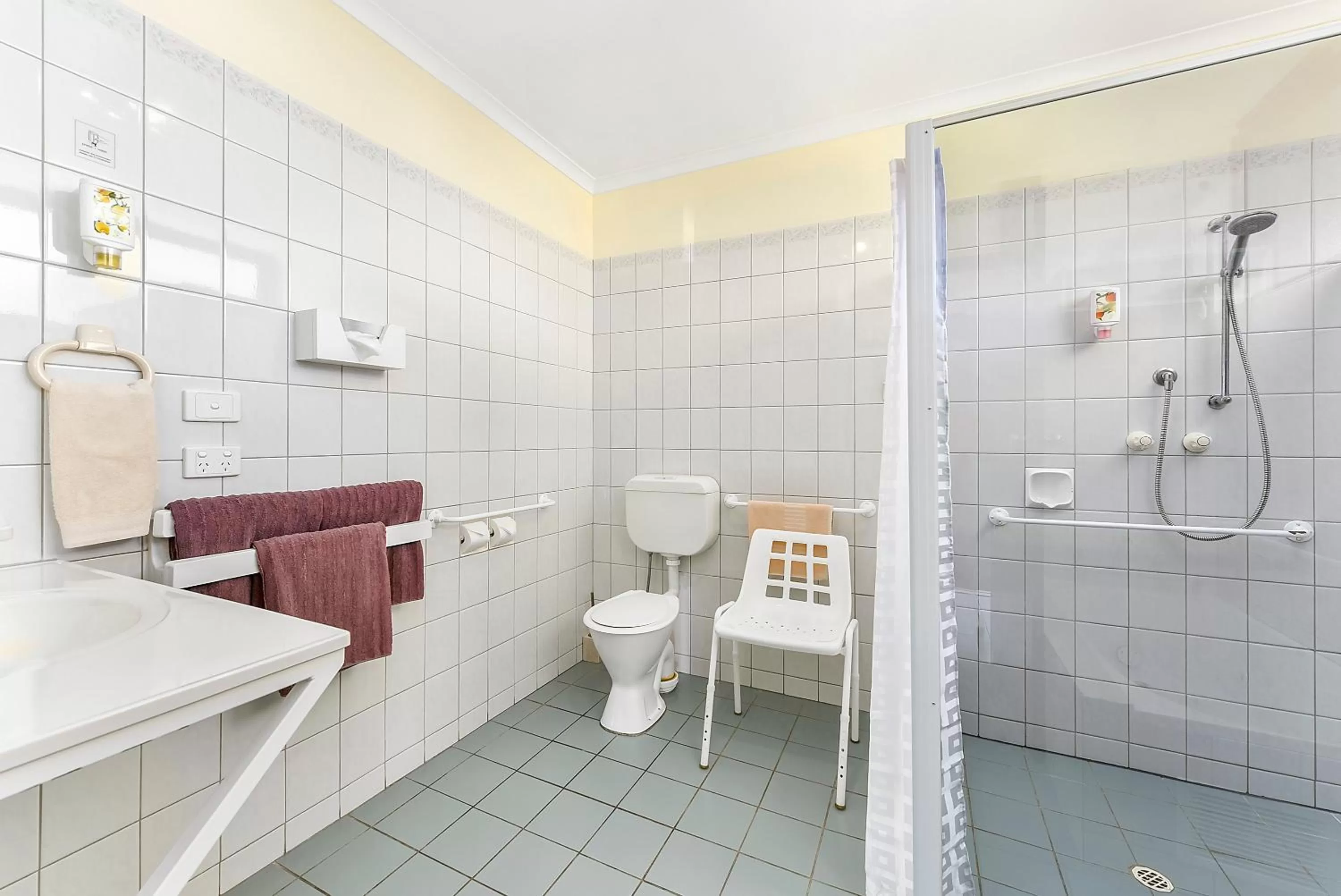 Bathroom in William Macintosh Motor Lodge