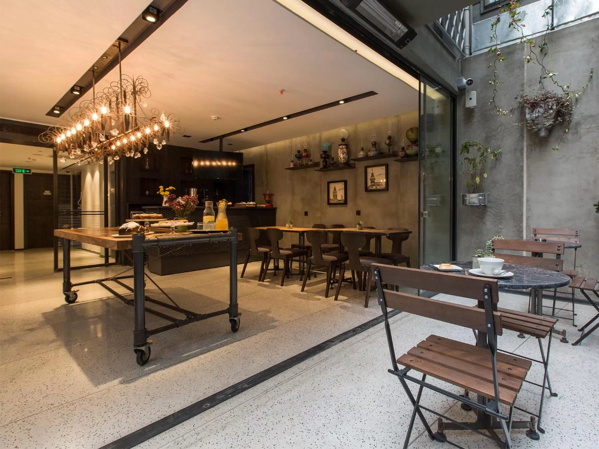 Restaurant/places to eat in Lampa Design Hotel-Special Category