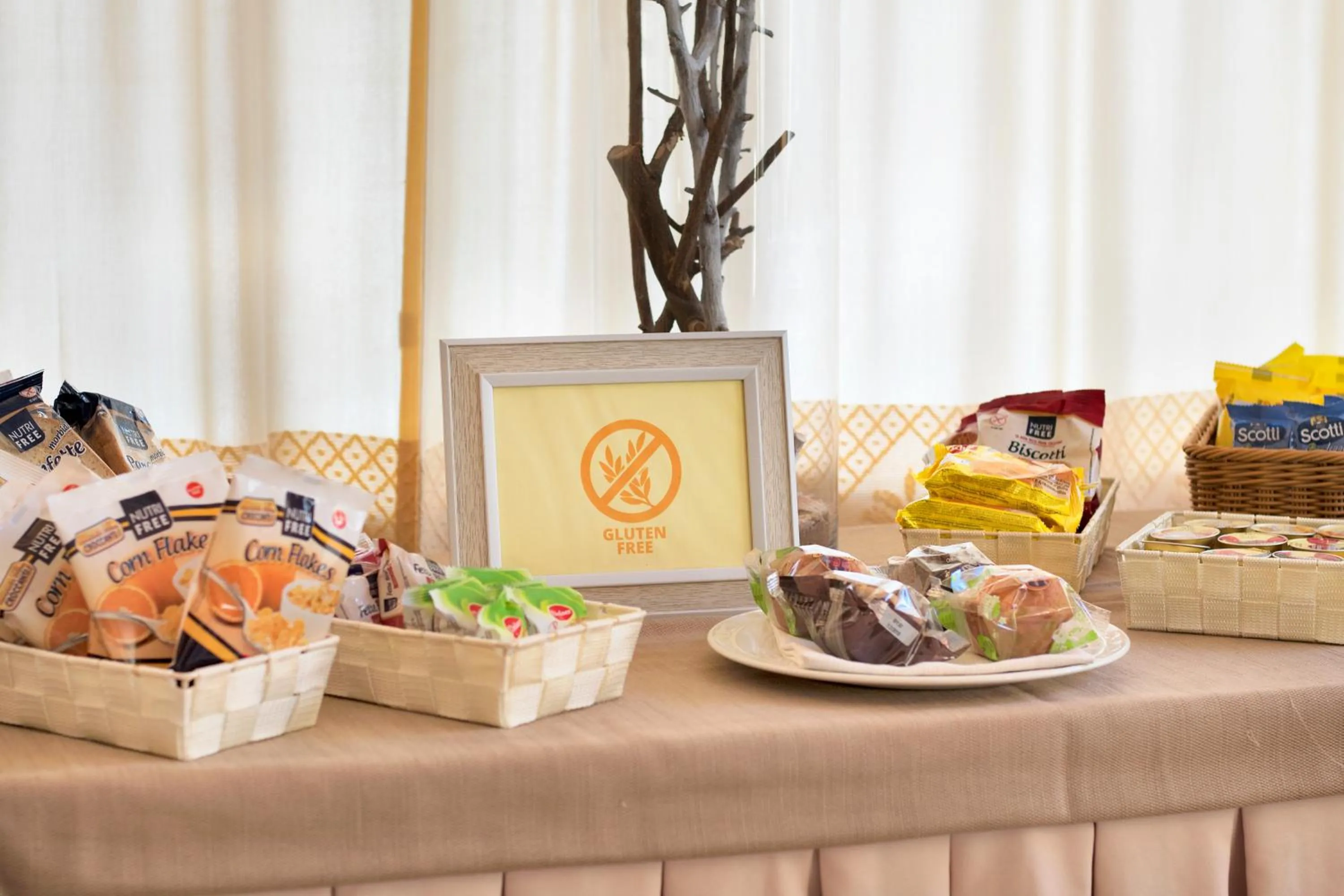 Buffet breakfast in Colonna Country Club