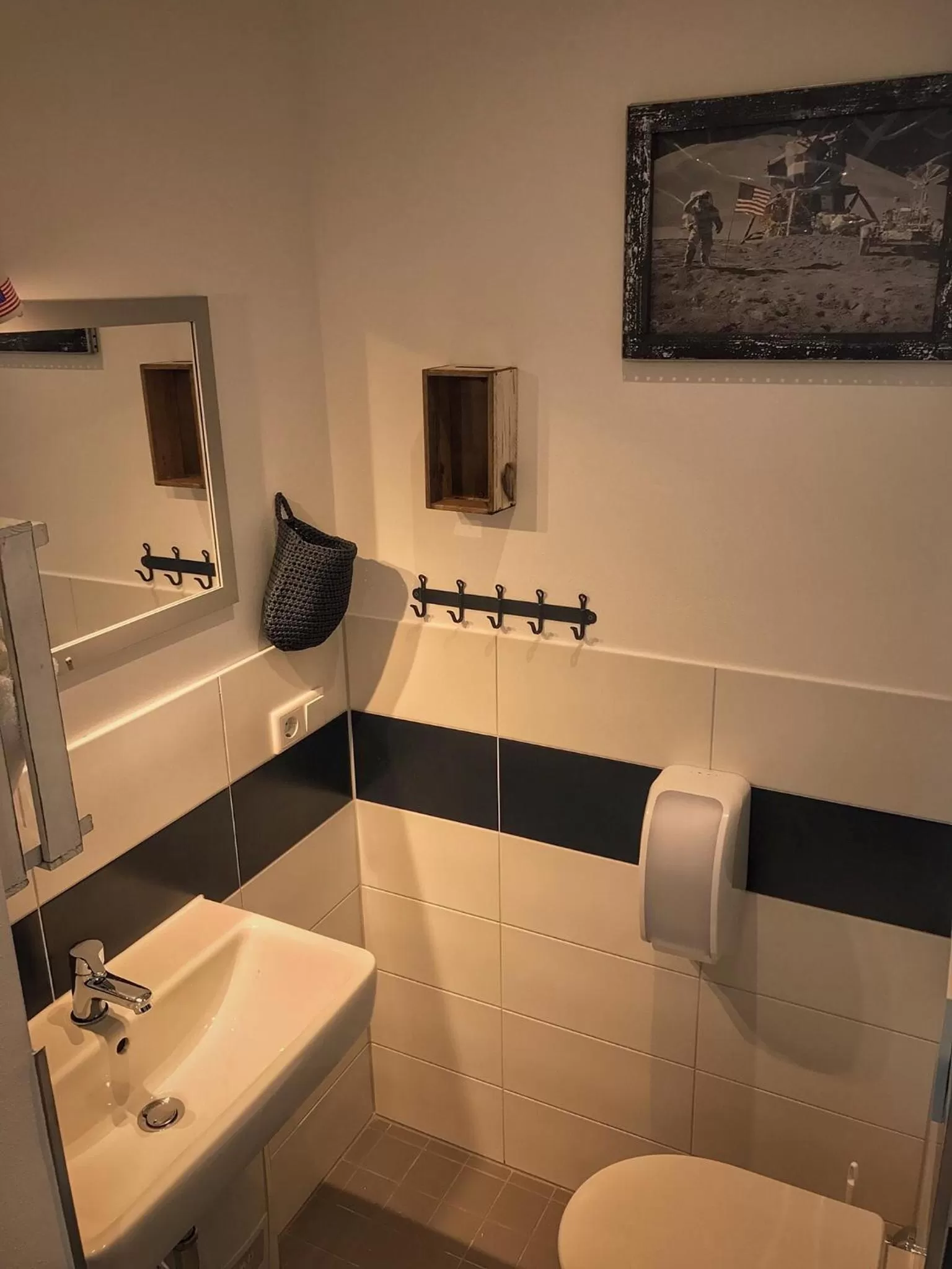 Photo of the whole room in Road Stop Wuppertal