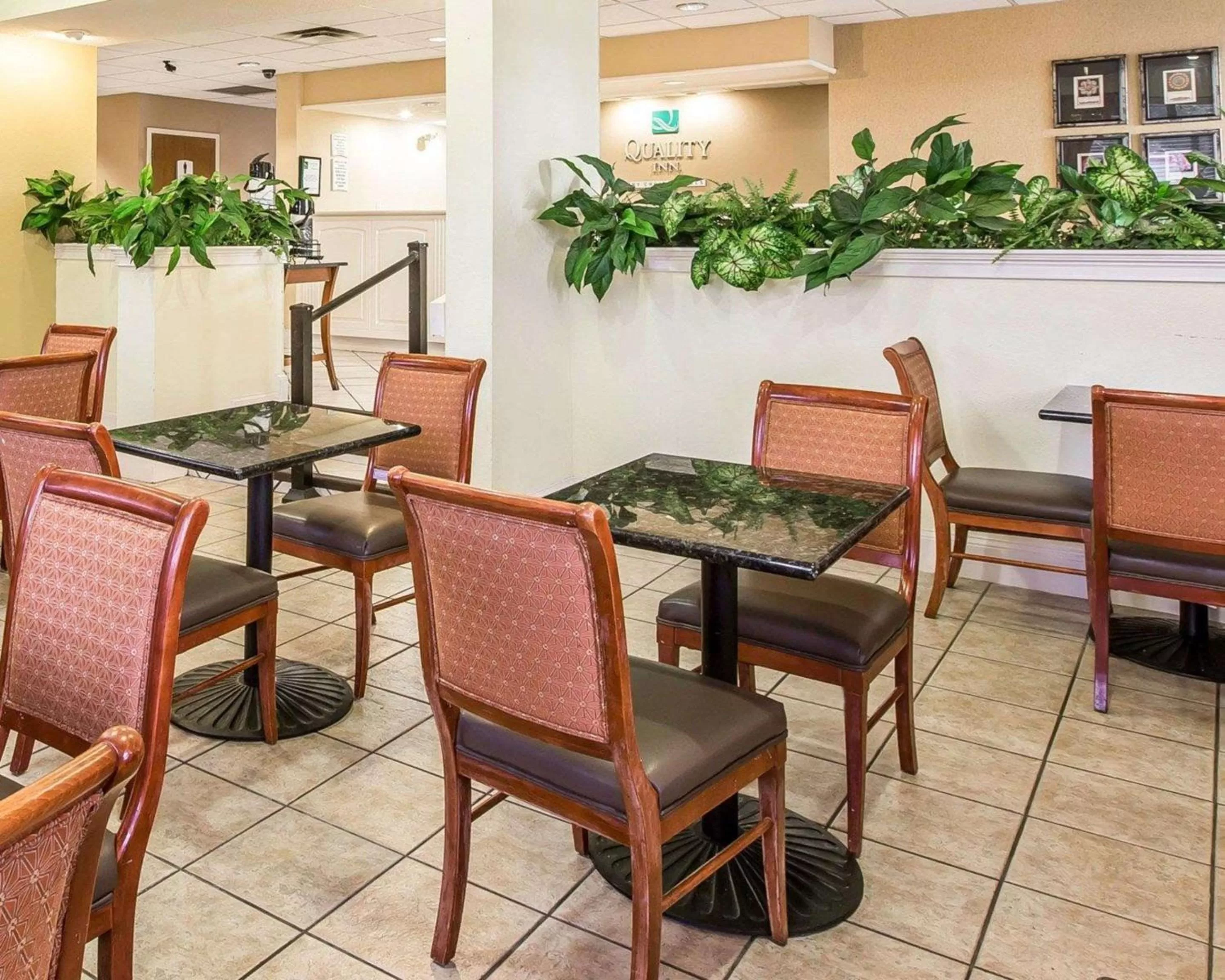 Restaurant/places to eat in Quality Inn At the Mall - Valdosta