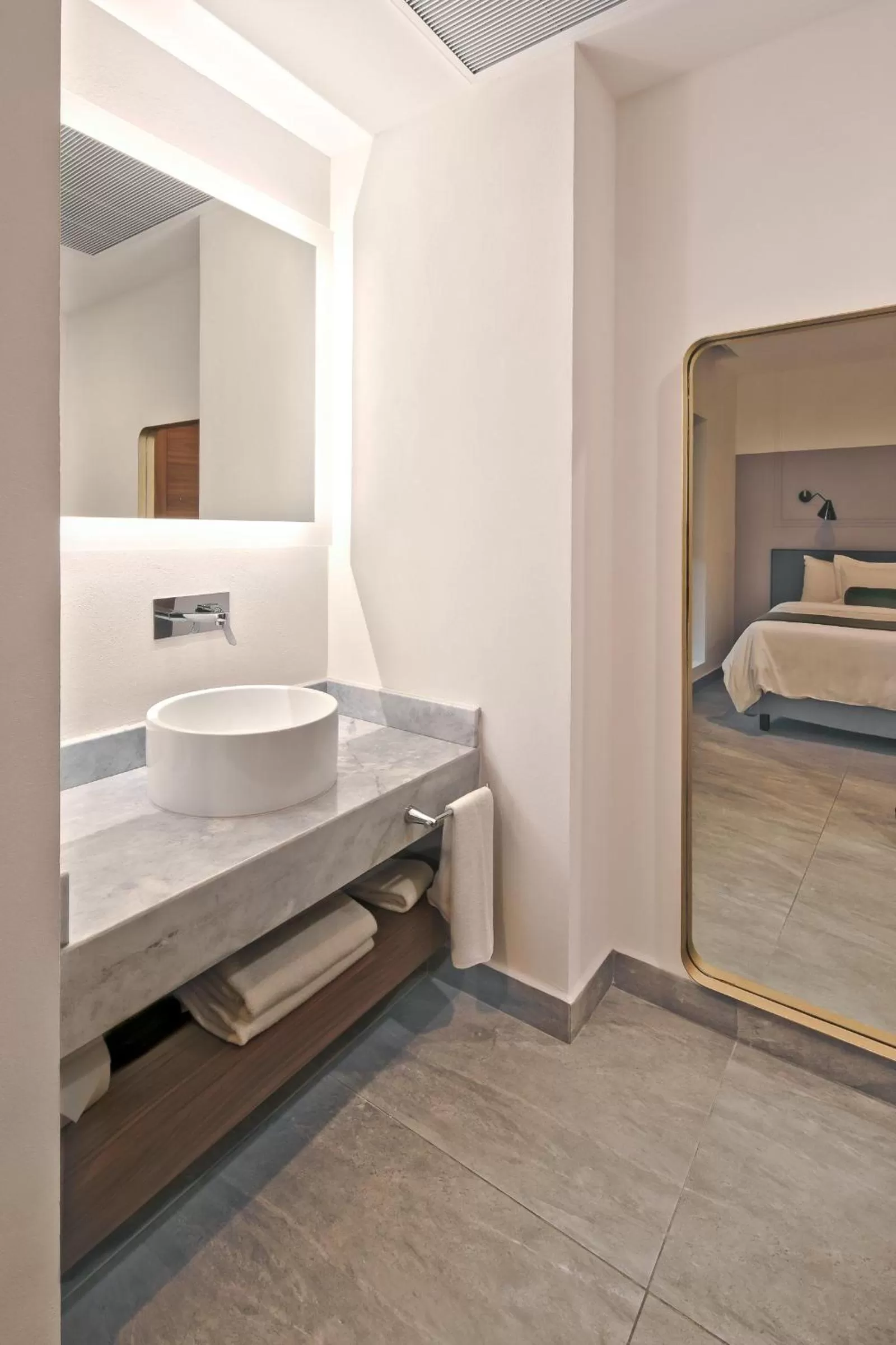 Bathroom, Bed in Gamma Orizaba Grand Hotel de France
