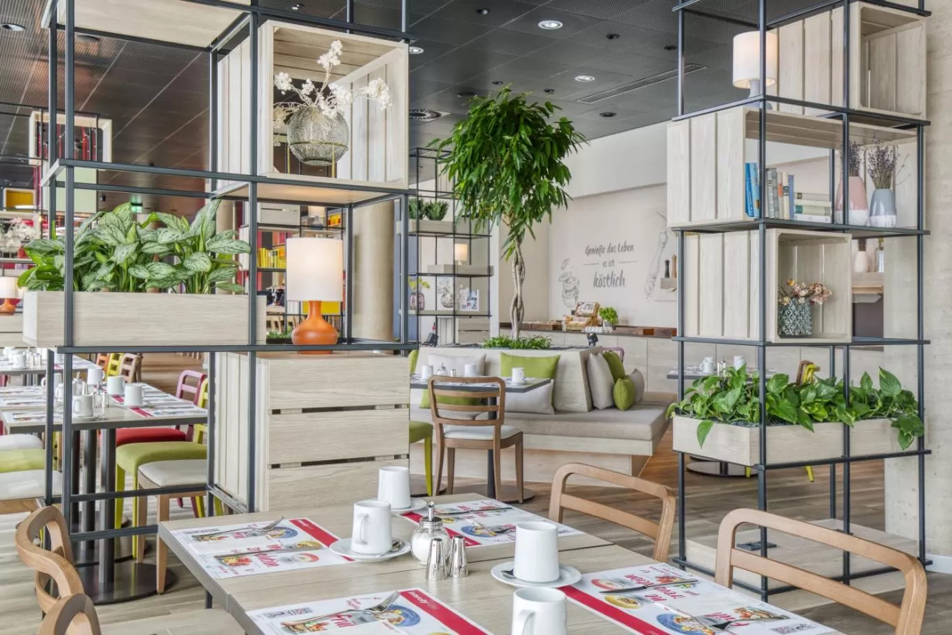 Restaurant/places to eat in IntercityHotel Saarbrücken