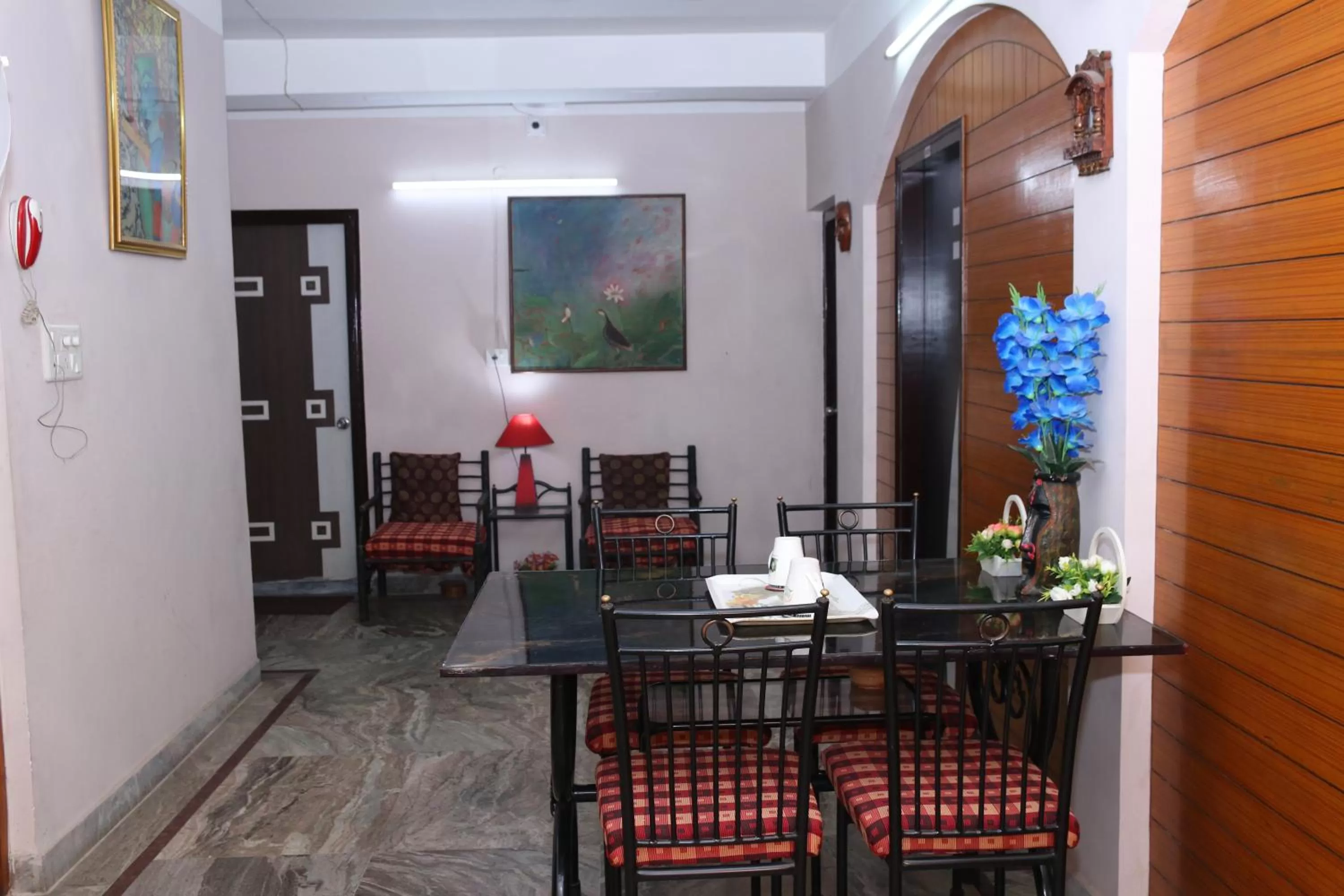 room service, Dining Area in The Elite Apartment Hotel