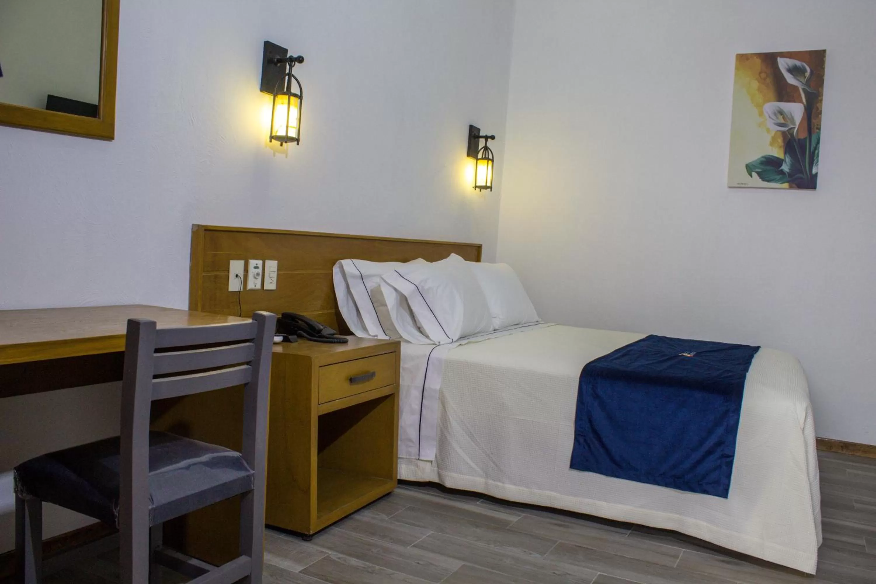 Photo of the whole room, Bed in Hotel Real de Castilla Colonial