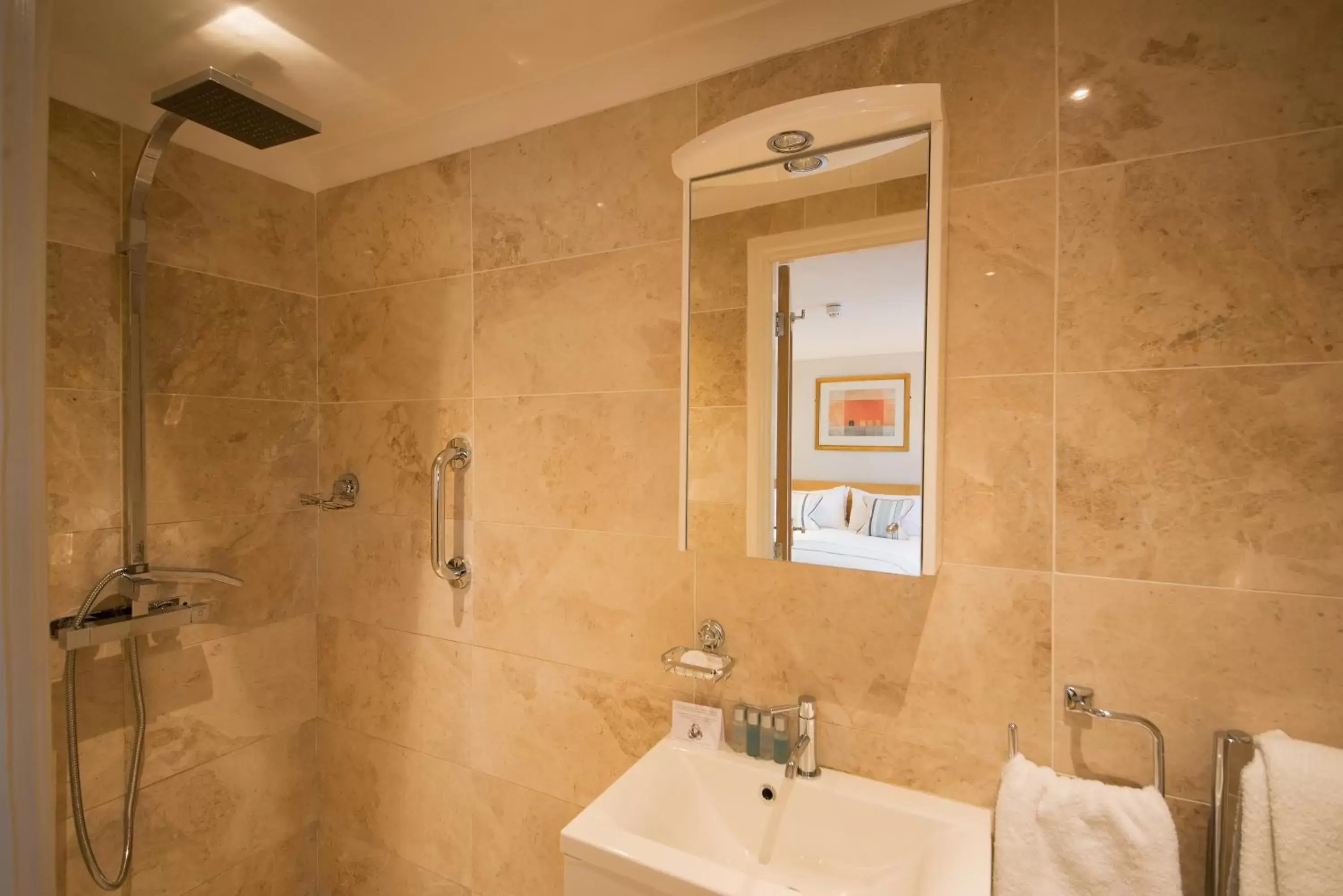 Deluxe Double Room in Marlborough Arms Deluxe Double Room in Marlborough Arms