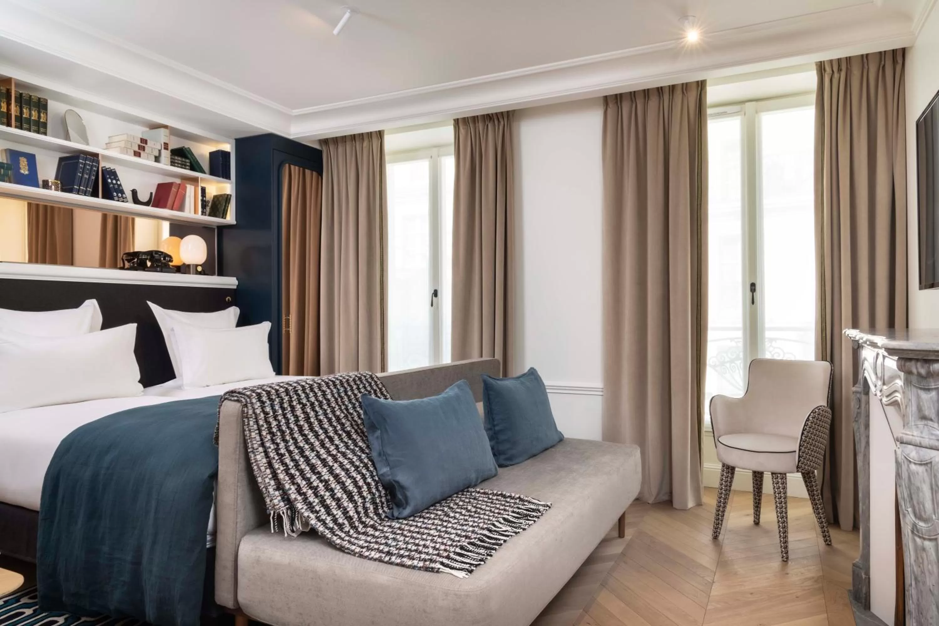 Bedroom in Hotel Louvre Montana